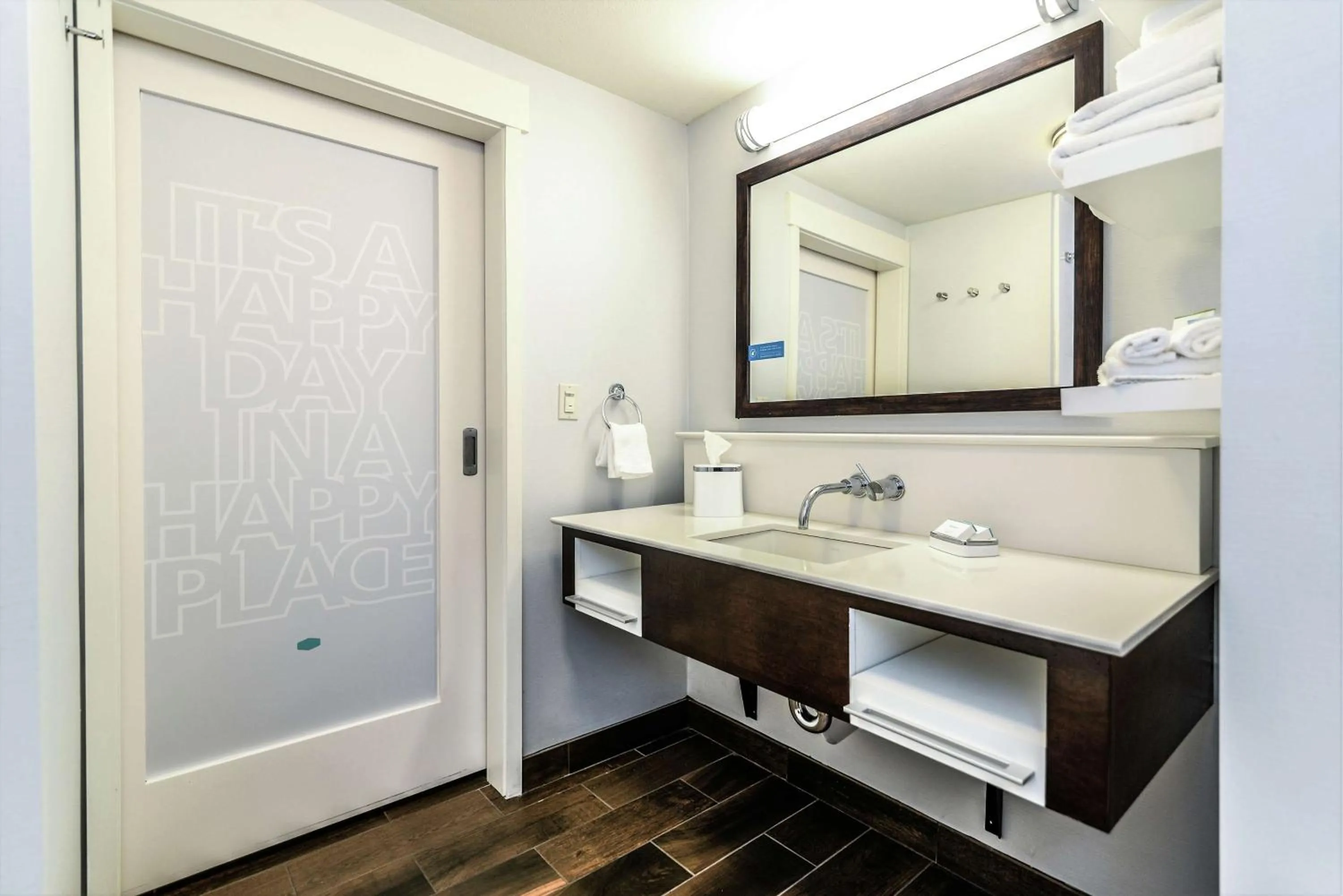 Bathroom in Hampton Inn Brighton Mi