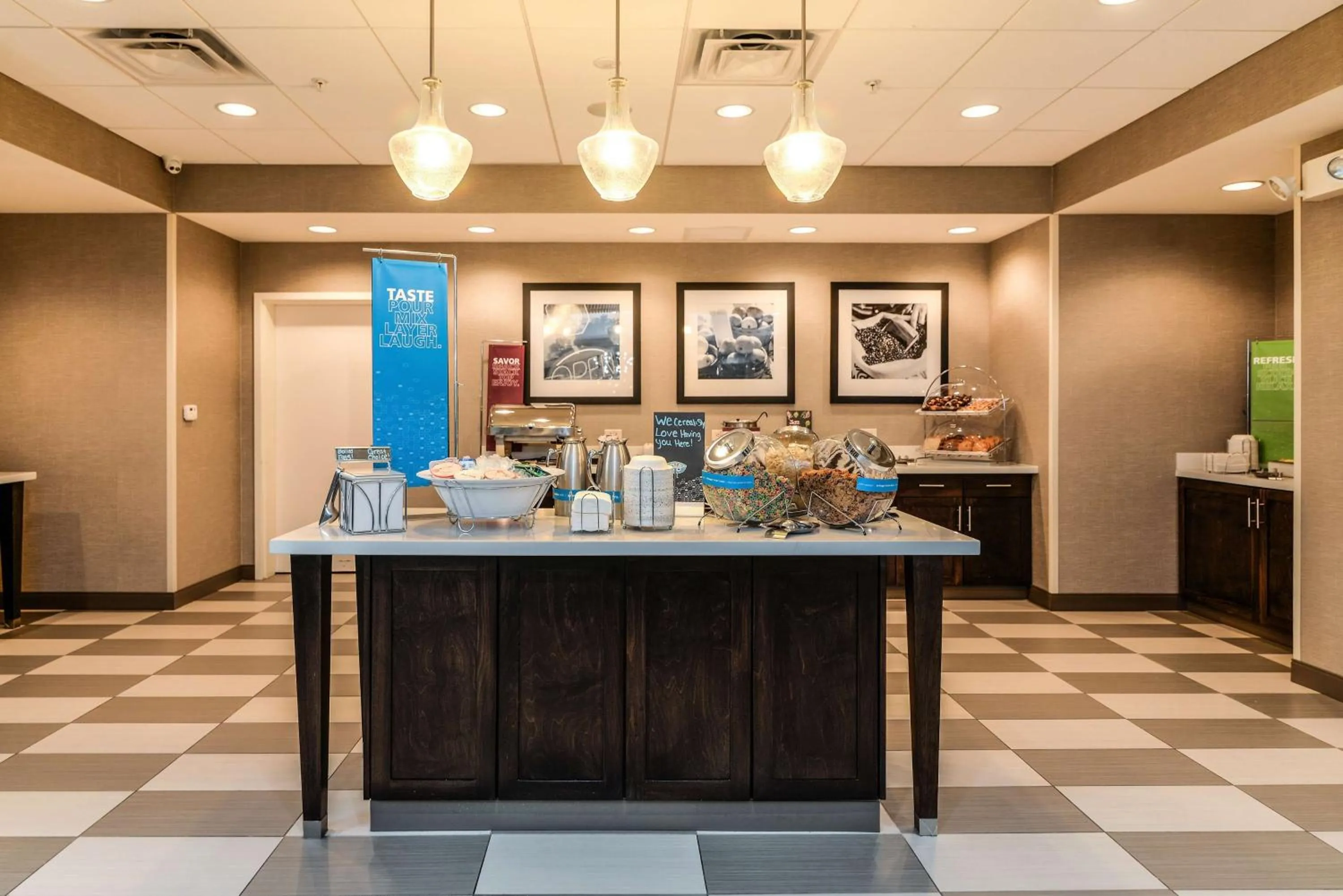 Breakfast in Hampton Inn Brighton Mi