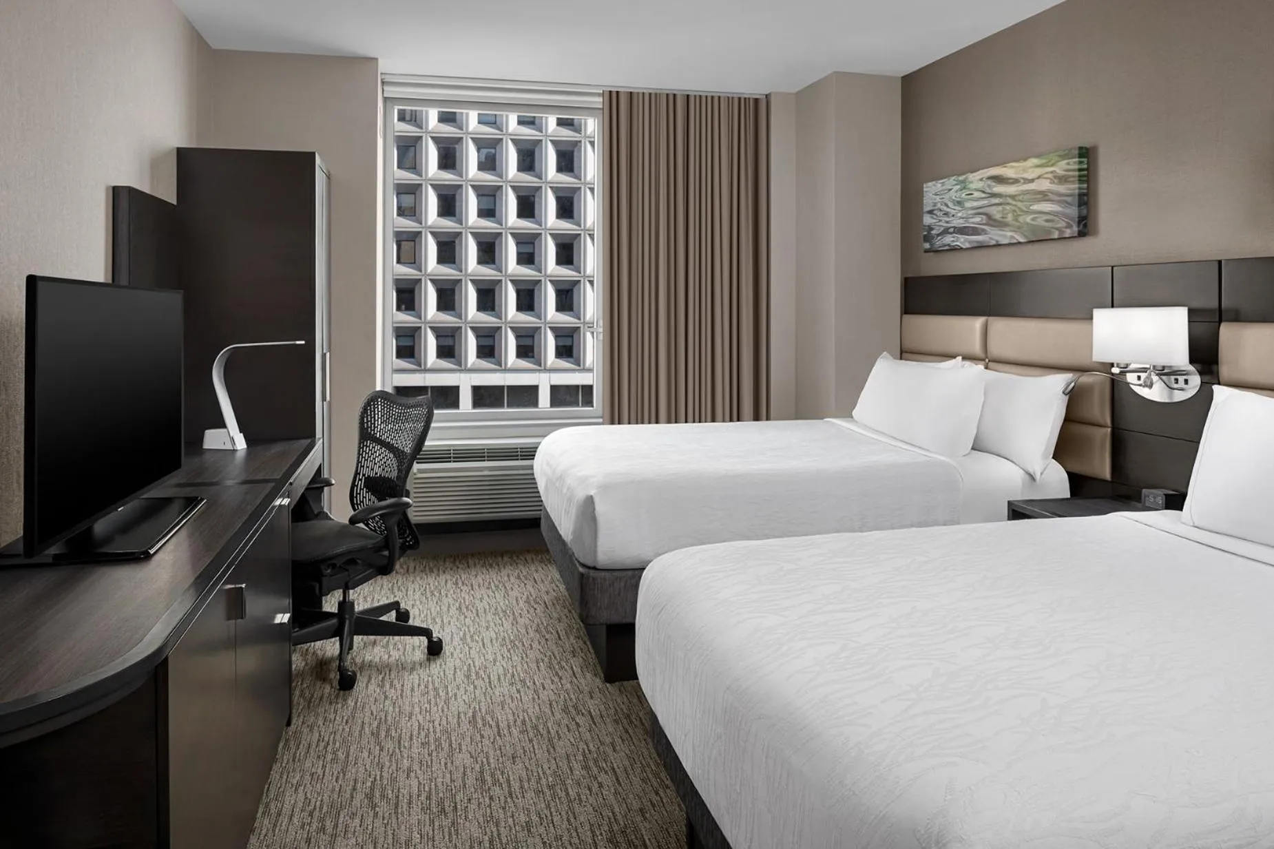 Bedroom, Bed in Hilton Garden Inn NYC Financial Center/Manhattan Downtown