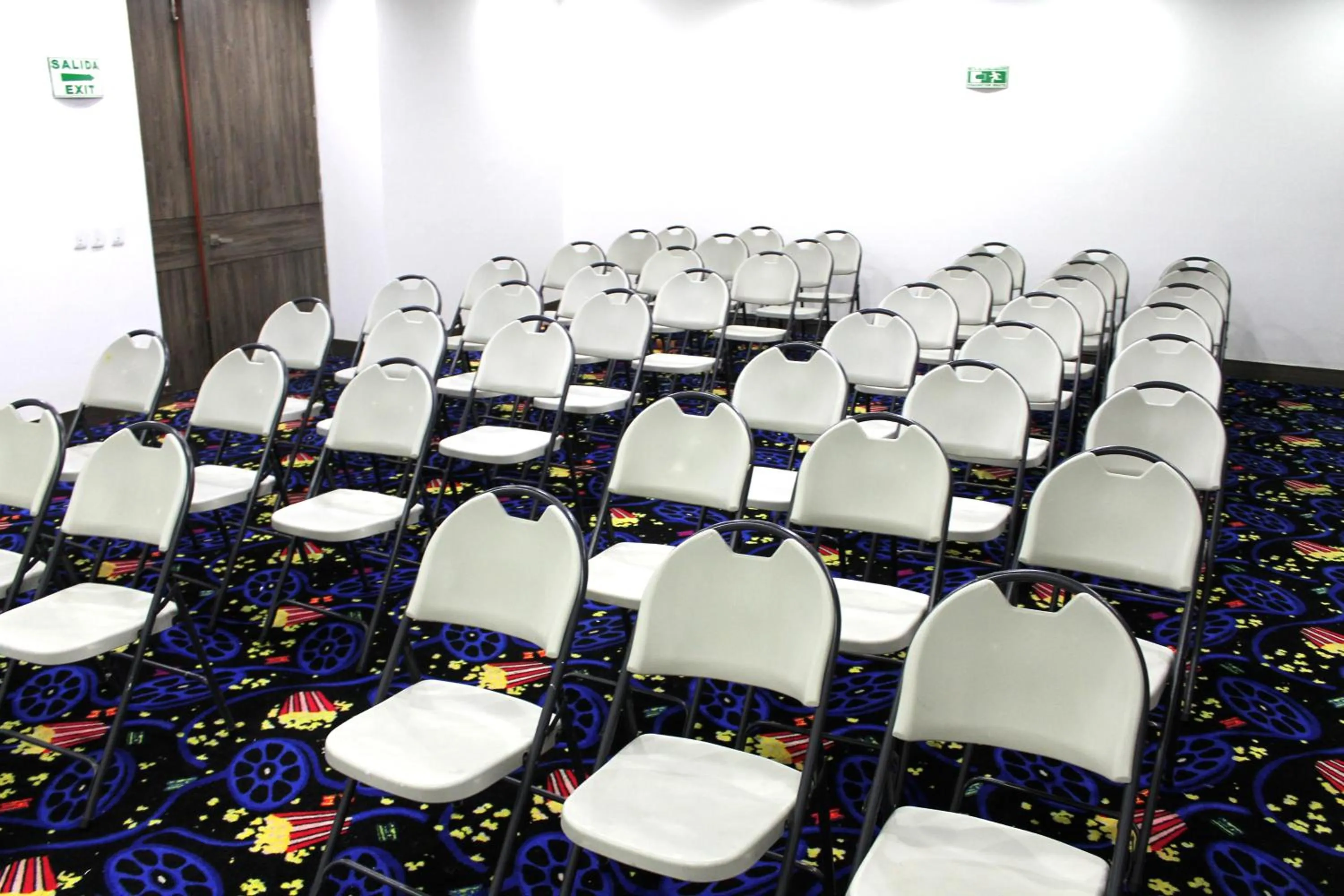 Meeting/conference room in De Película Hotel