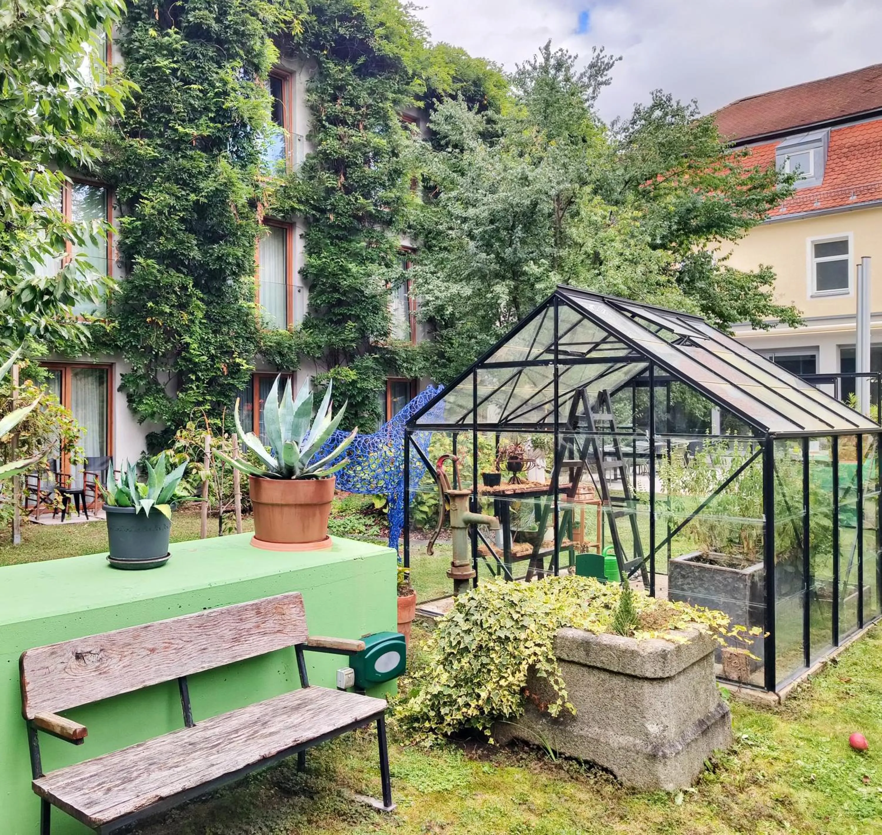 Garden in Green Spirit Hotel