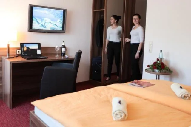 Photo of the whole room, Bed in Hotel Restaurant Zum Hollengrund