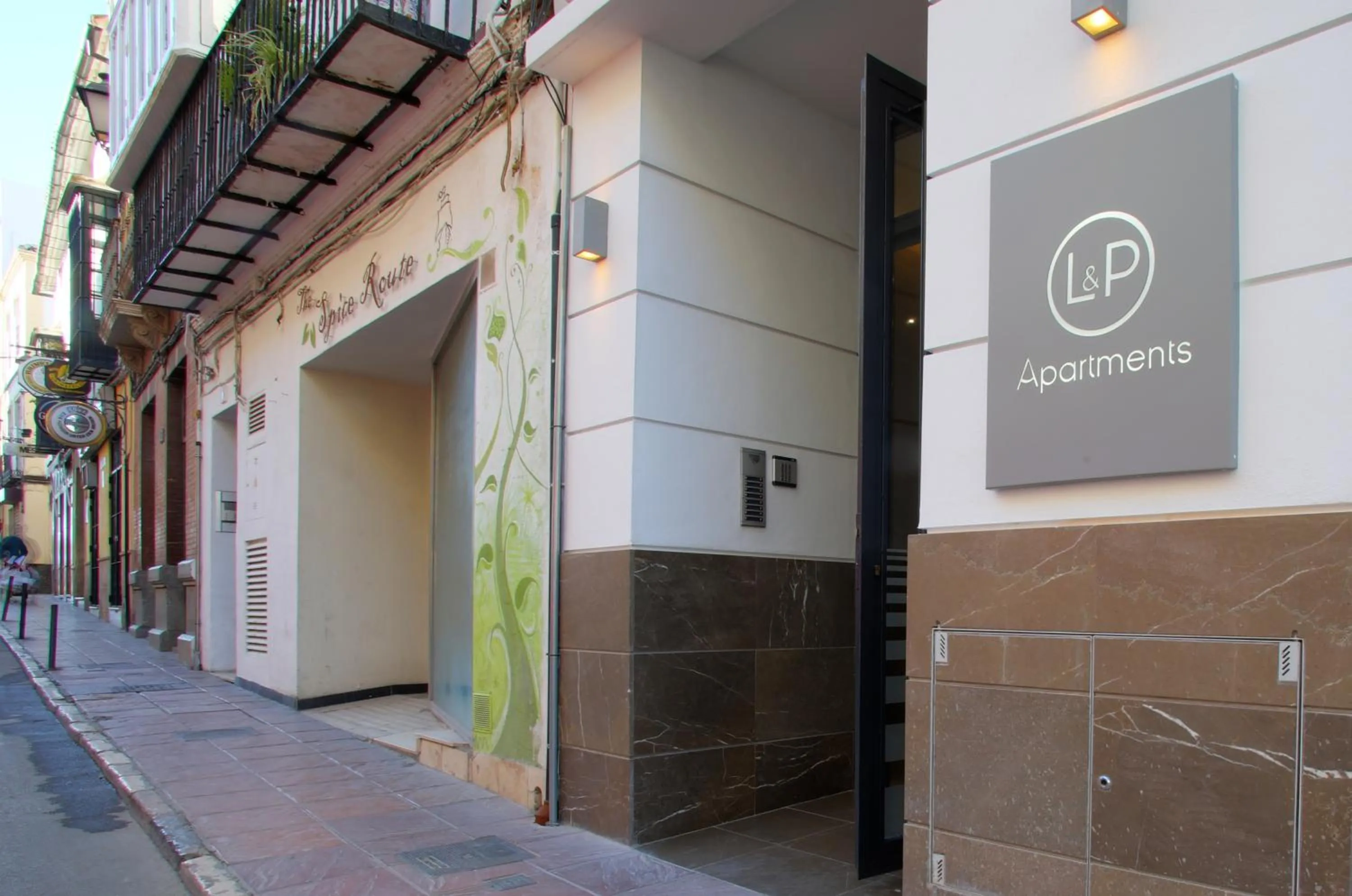 Facade/entrance in Lewis&Peter Apartments Los Remedios