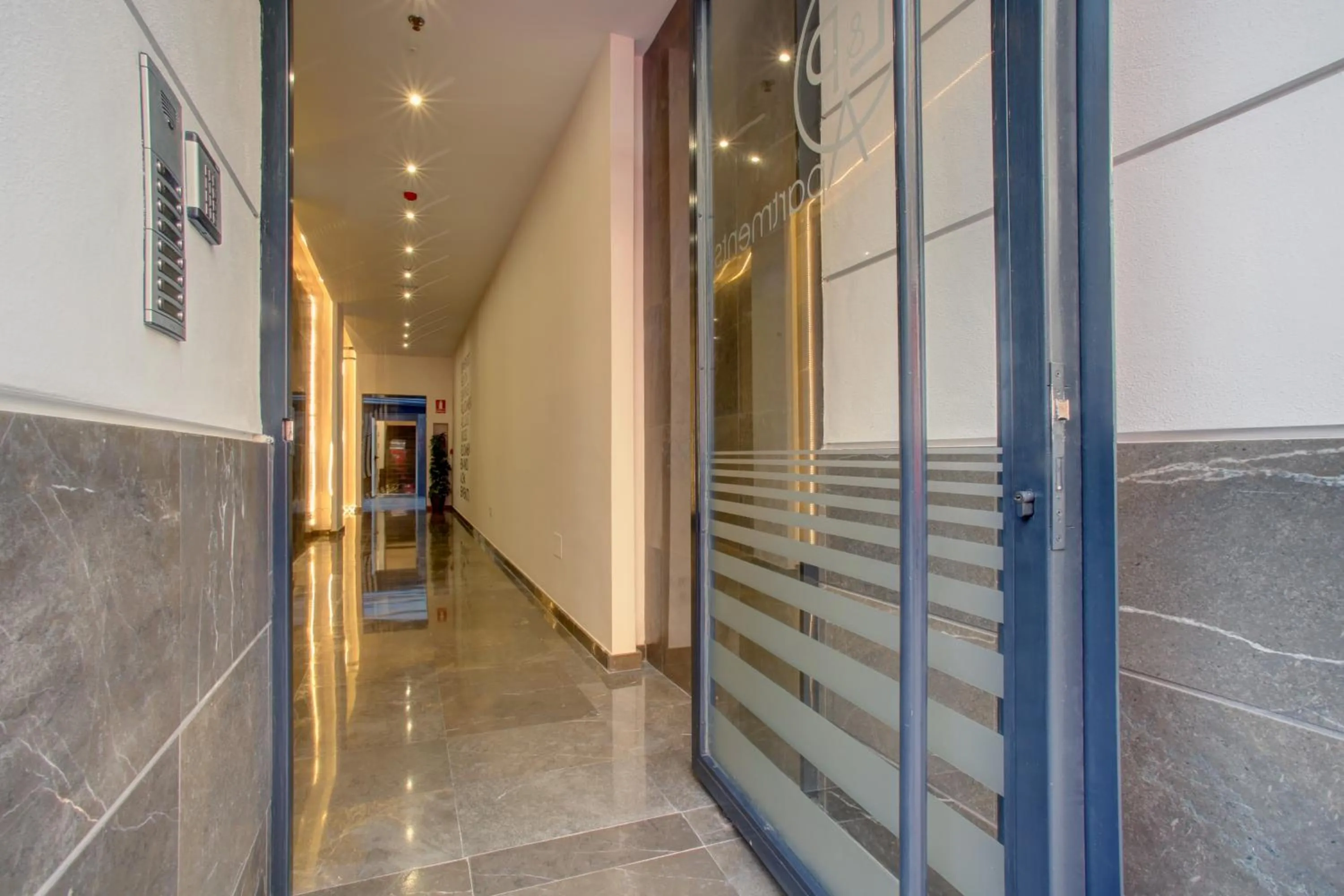 Facade/entrance in Lewis&Peter Apartments Los Remedios