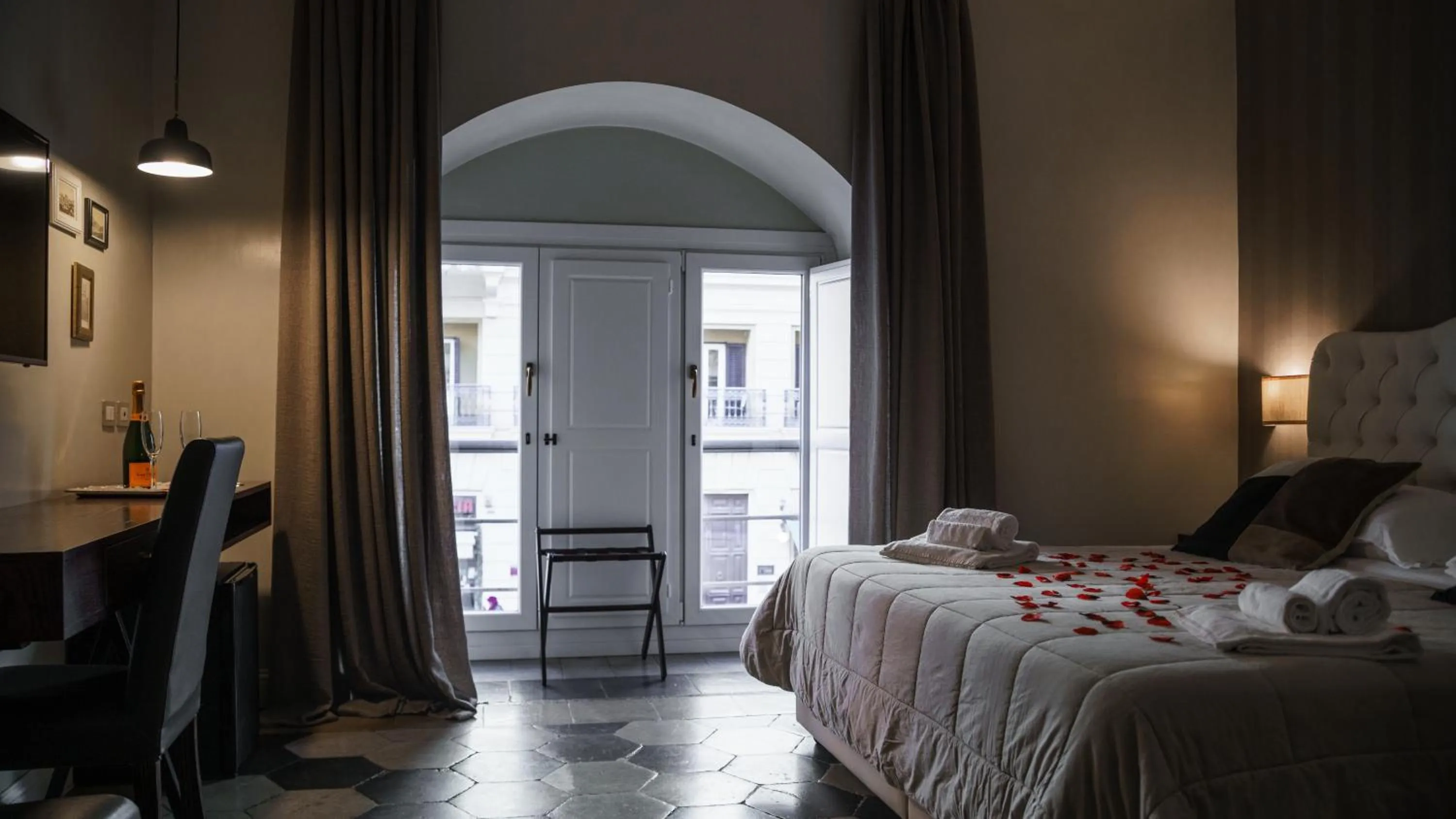 Photo of the whole room, Bed in Residenza Roma Imperiale