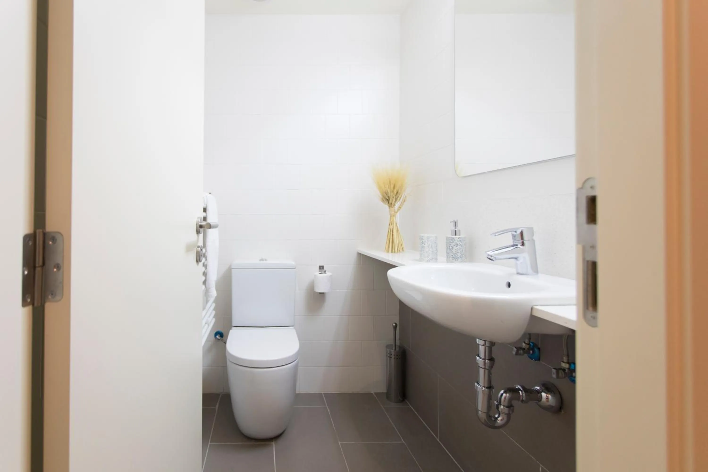 Toilet in Bravissimo Cort Reial-3B