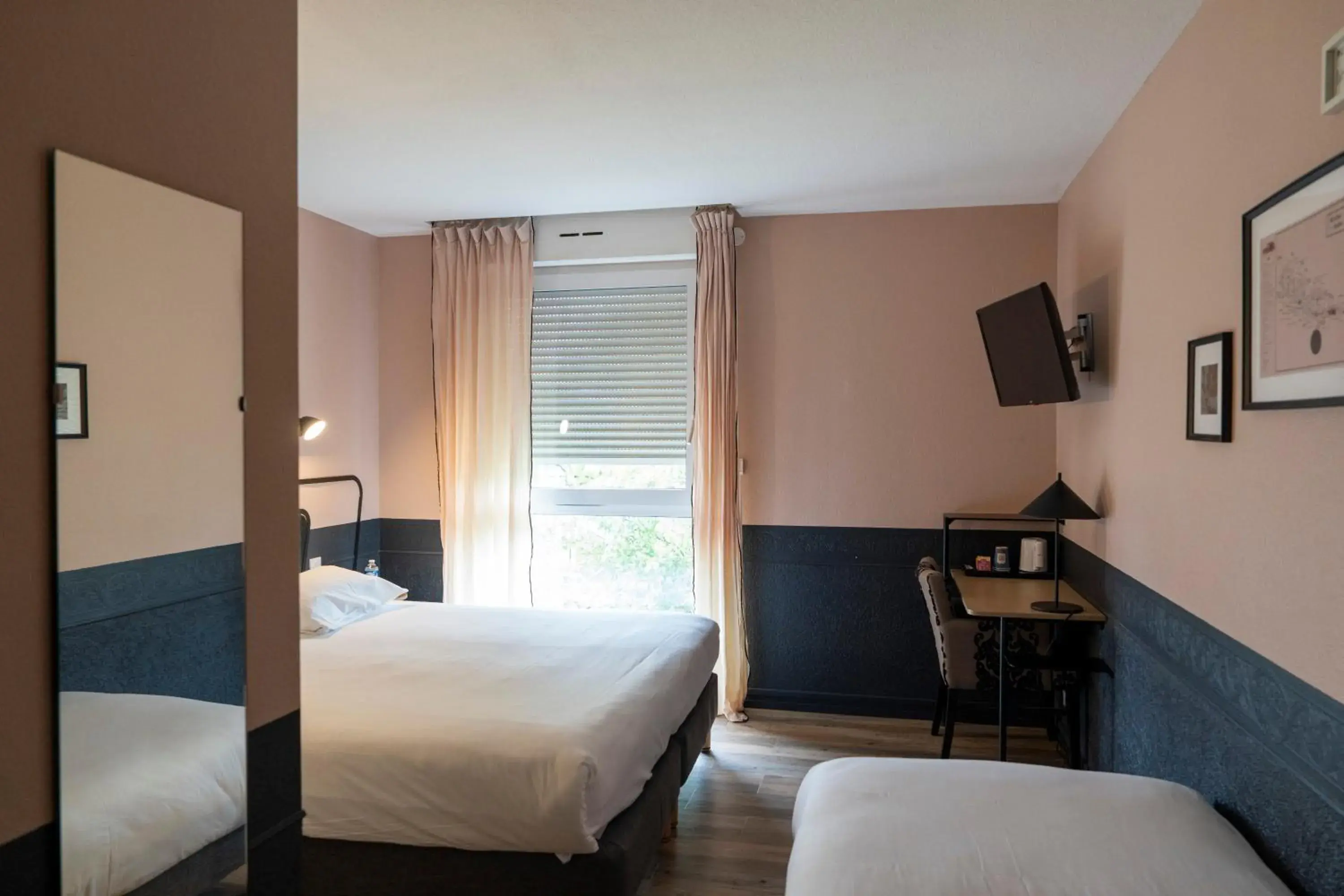 Bed in Kyriad Nuits Saint Georges Dijon Sud Bed in Kyriad Nuits Saint Georges Dijon Sud