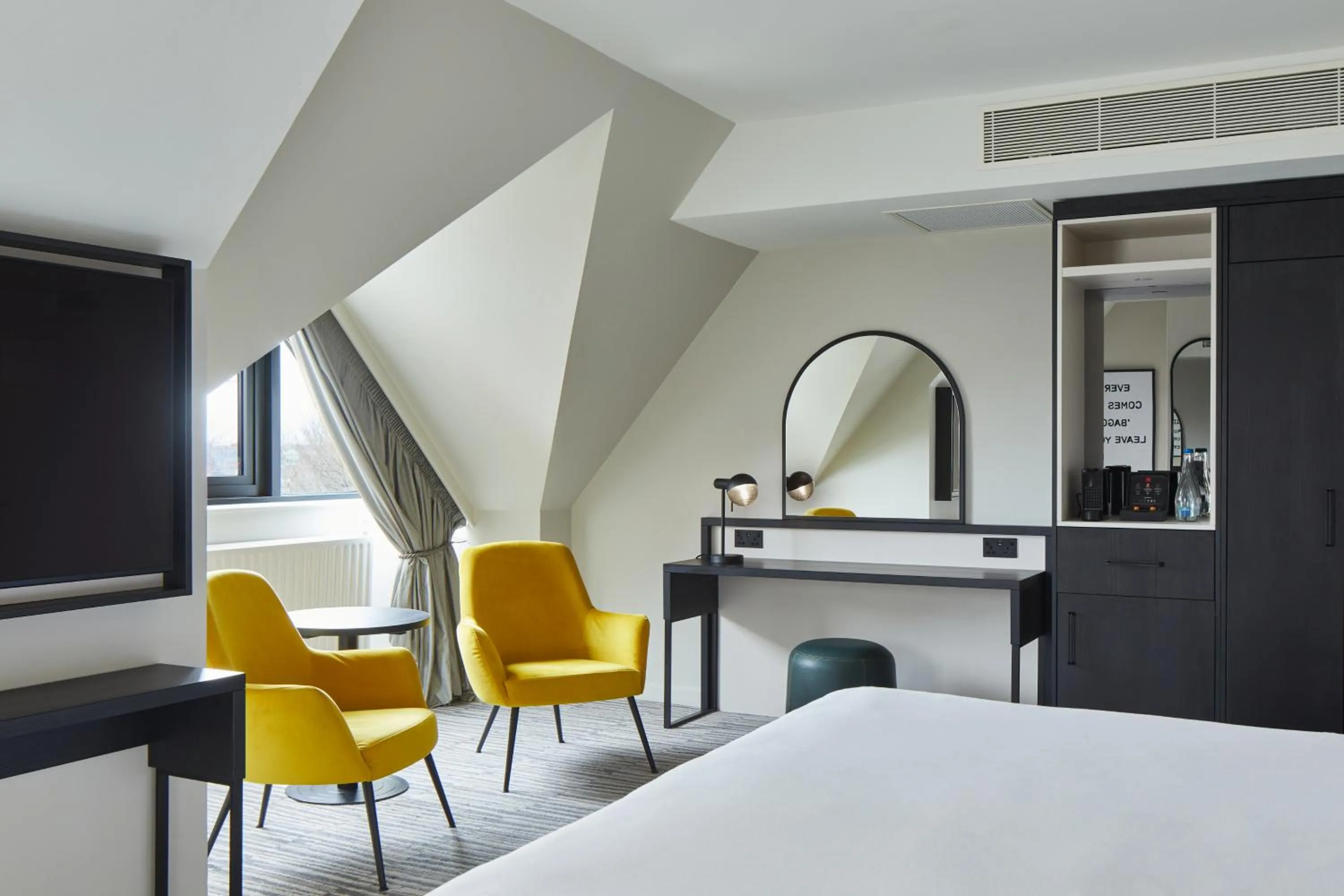 Bedroom, Bed in Leonardo Hotel Dublin Christchurch