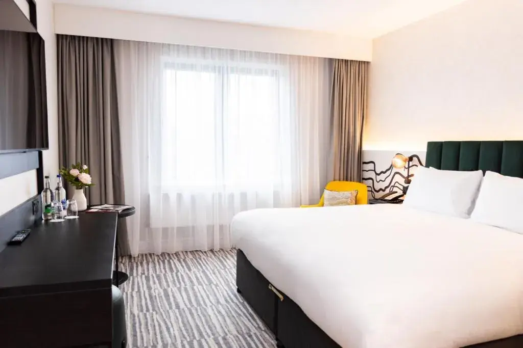 Bedroom, Bed in Leonardo Hotel Dublin Christchurch Bedroom, Bed in Leonardo Hotel Dublin Christchurch