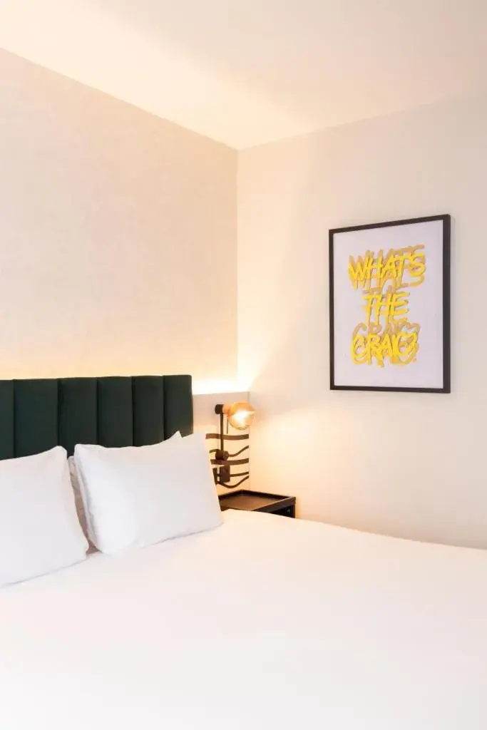 Bedroom, Bed in Leonardo Hotel Dublin Christchurch Bedroom, Bed in Leonardo Hotel Dublin Christchurch