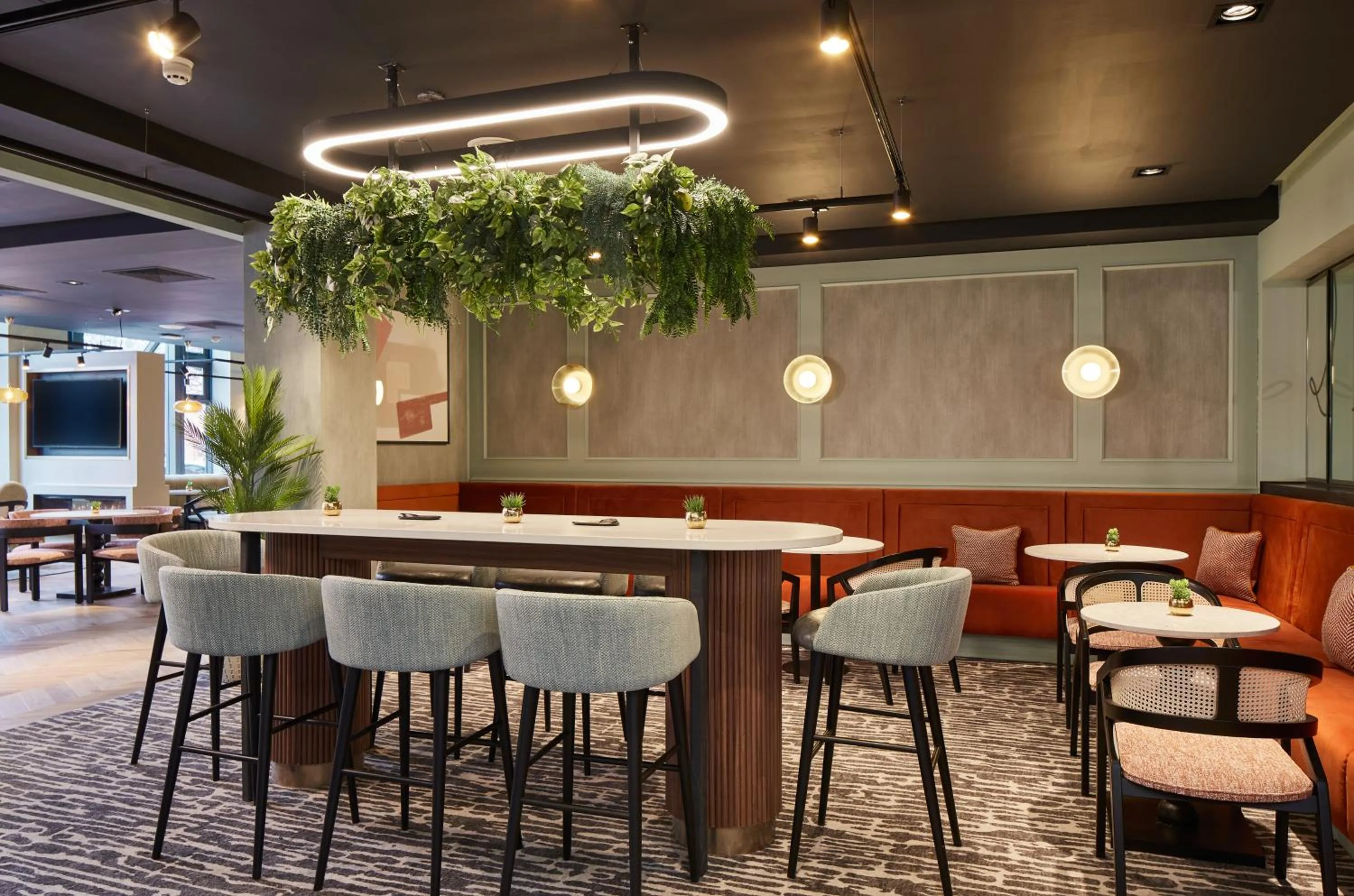 Lounge or bar in Leonardo Hotel Dublin Christchurch