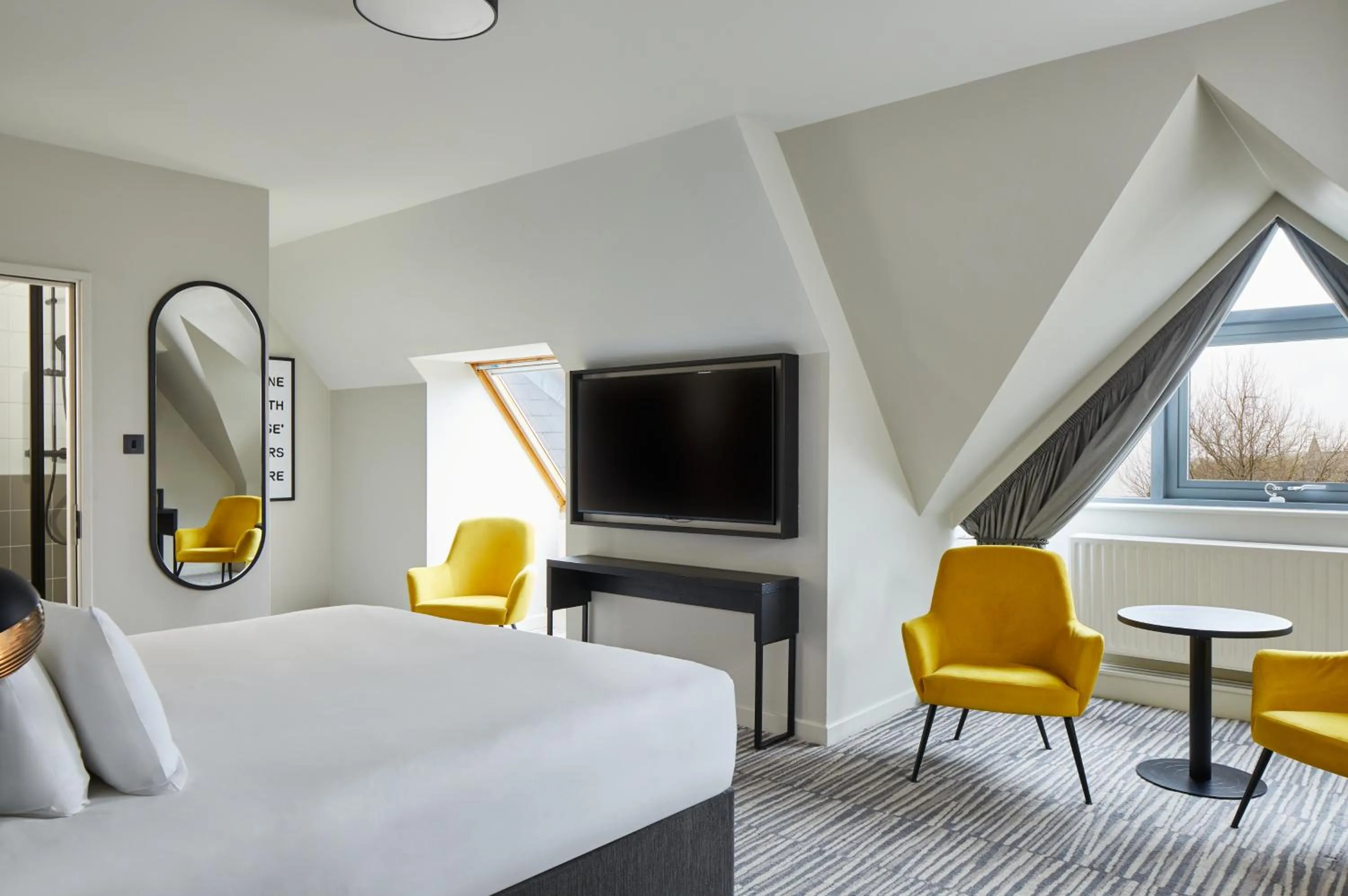 Bedroom, Bed in Leonardo Hotel Dublin Christchurch