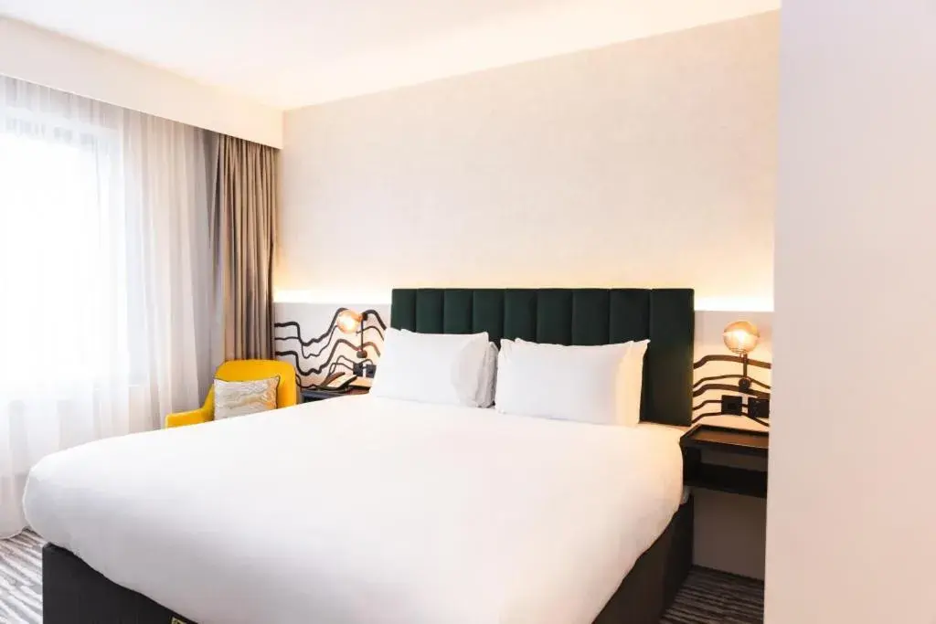 Bedroom, Bed in Leonardo Hotel Dublin Christchurch Bedroom, Bed in Leonardo Hotel Dublin Christchurch