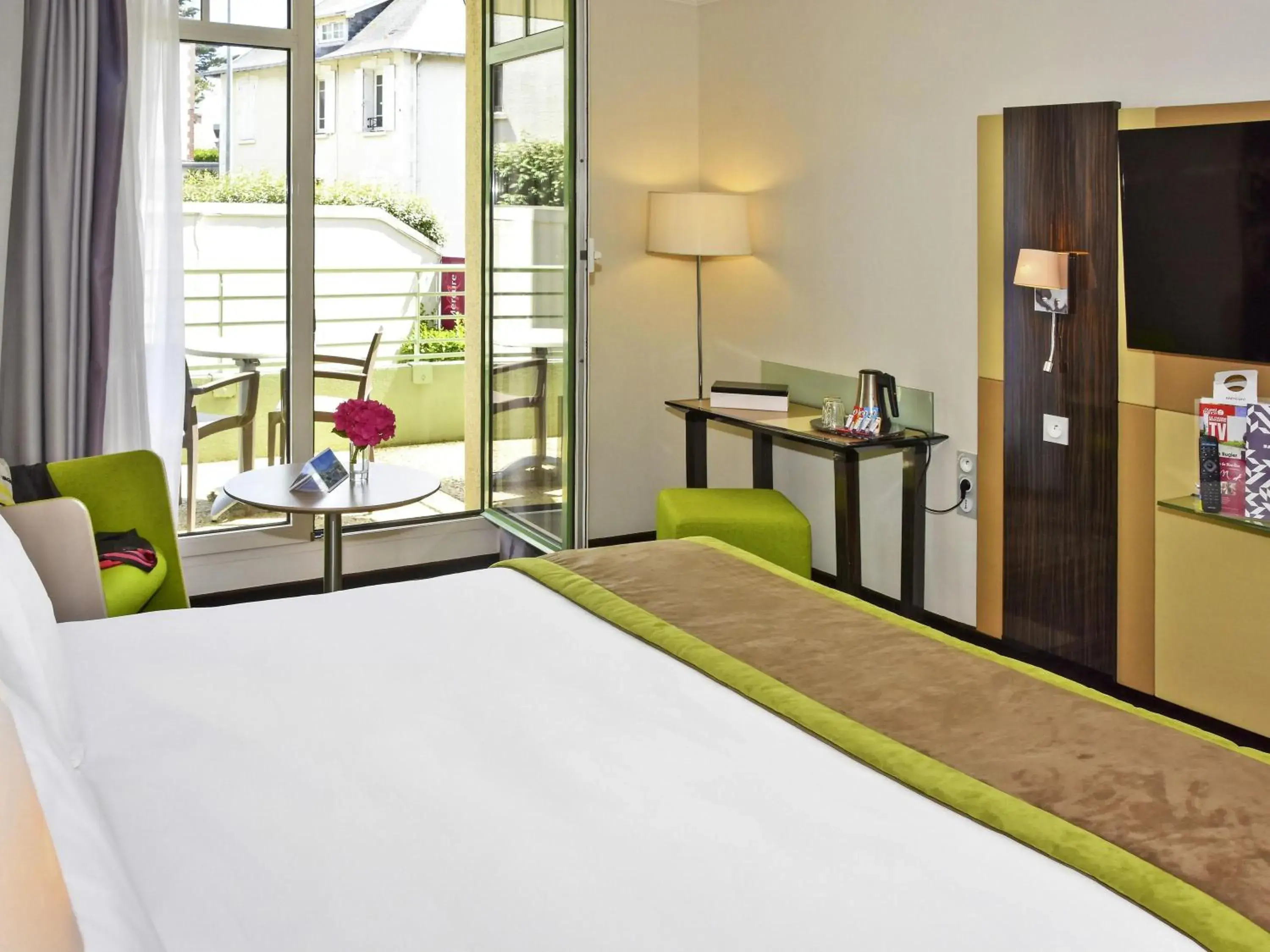 Standard Double Room with Balcony in Mercure Granville Le Grand Large Standard Double Room with Balcony in Mercure Granville Le Grand Large