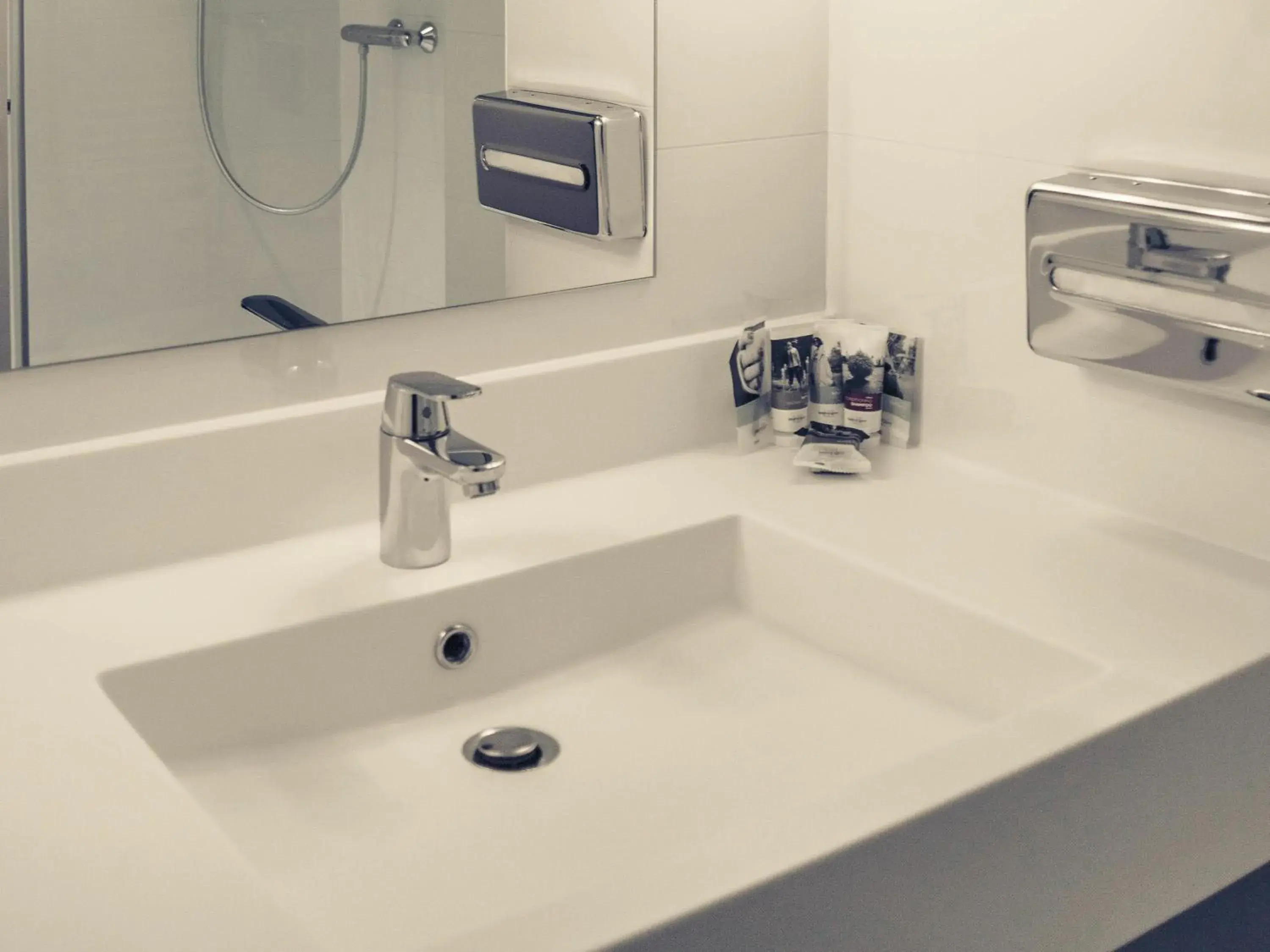 Bedroom in Mercure Granville Le Grand Large Bedroom in Mercure Granville Le Grand Large