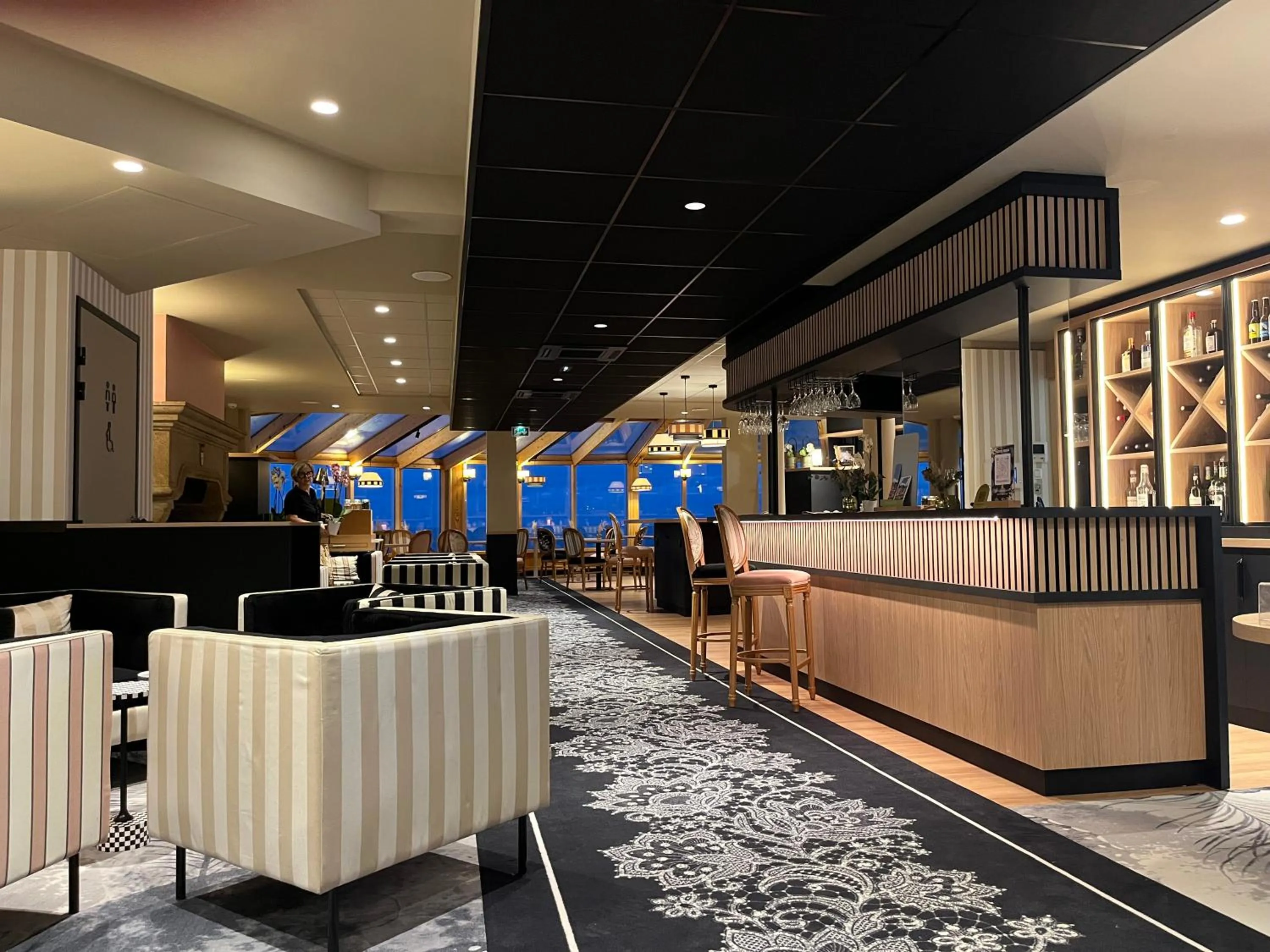 Lounge or bar in Mercure Granville Le Grand Large