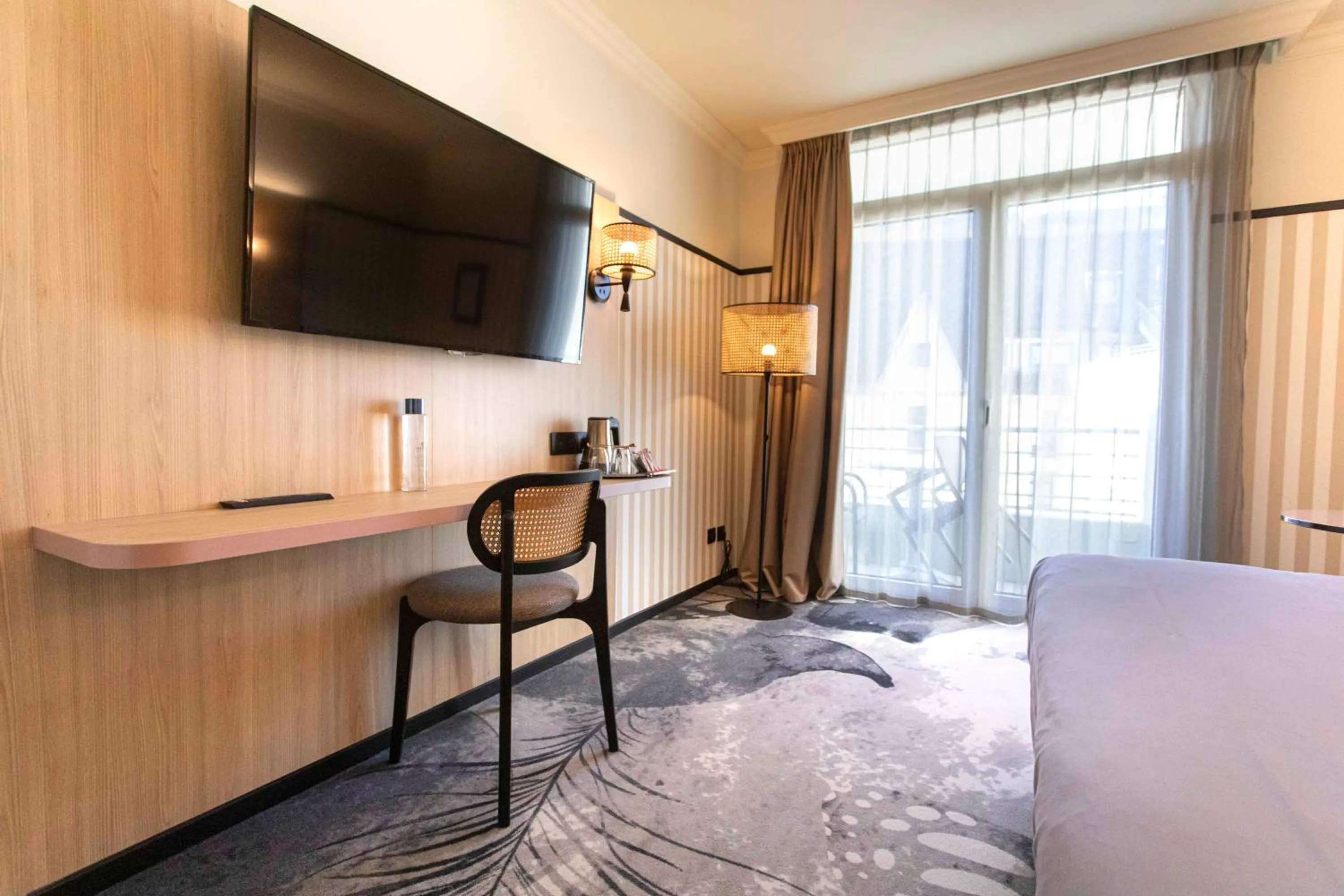 Bed in Mercure Granville Le Grand Large