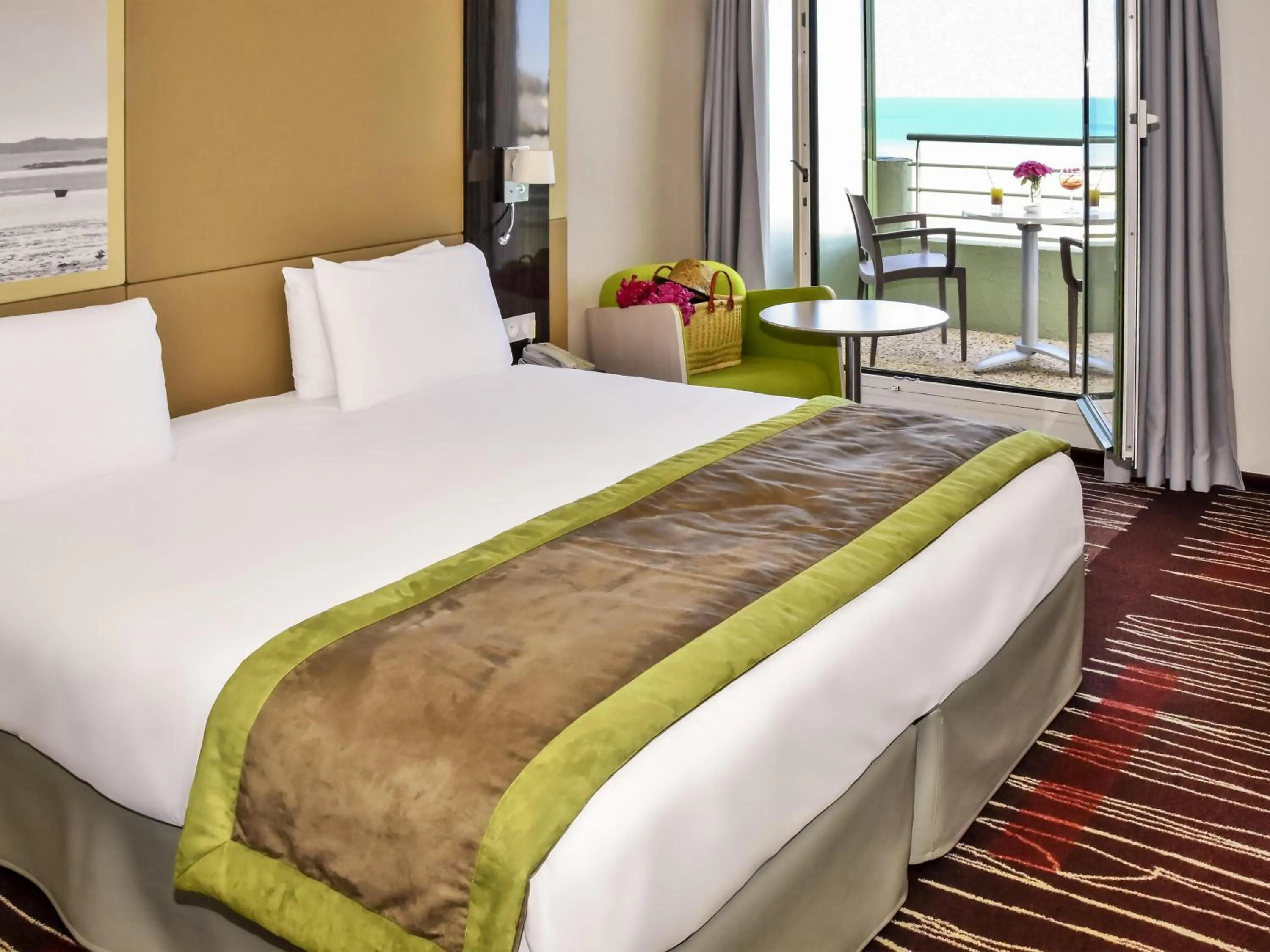 Bedroom, Bed in Mercure Granville Le Grand Large