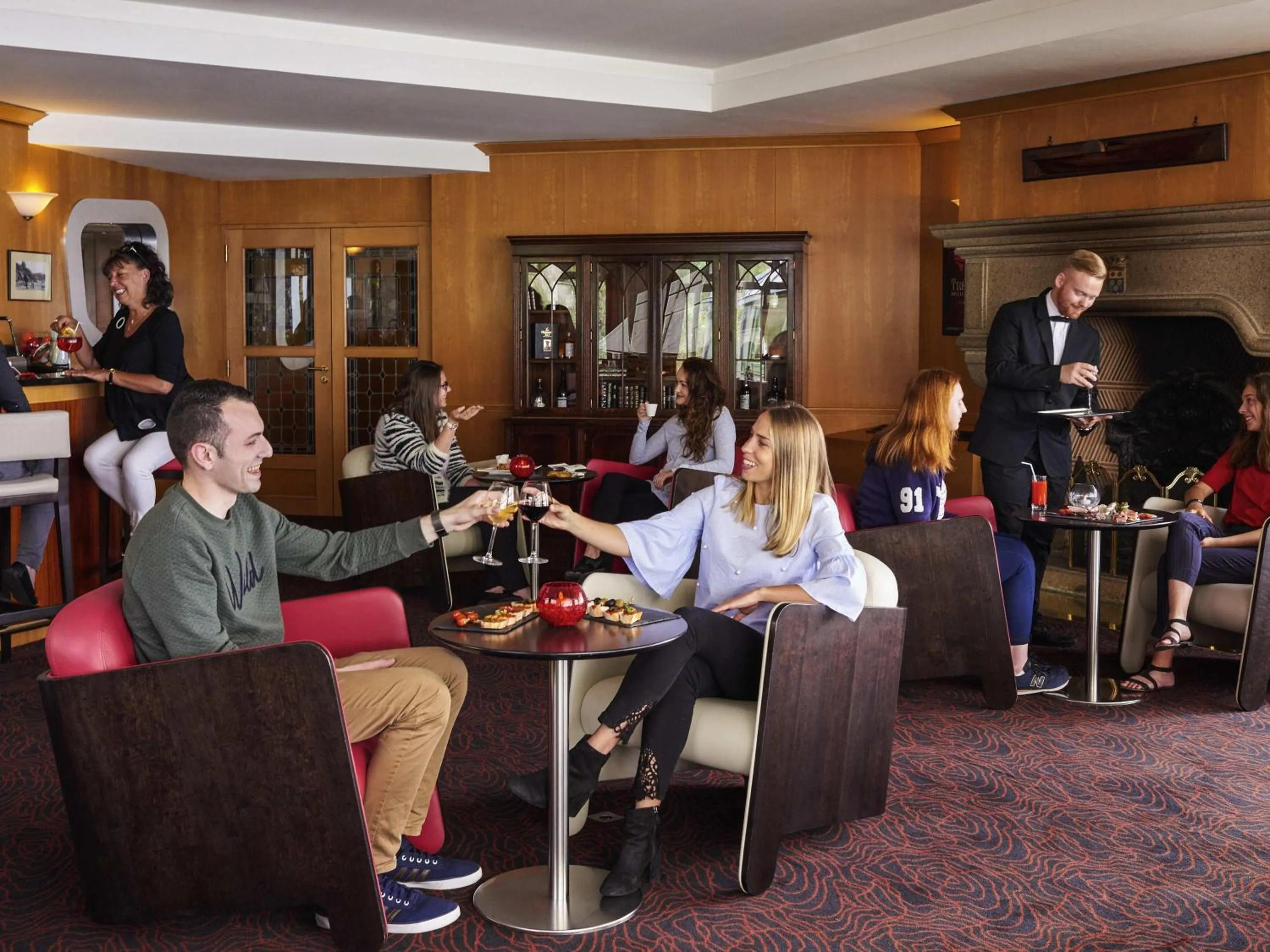 Lounge or bar in Mercure Granville Le Grand Large