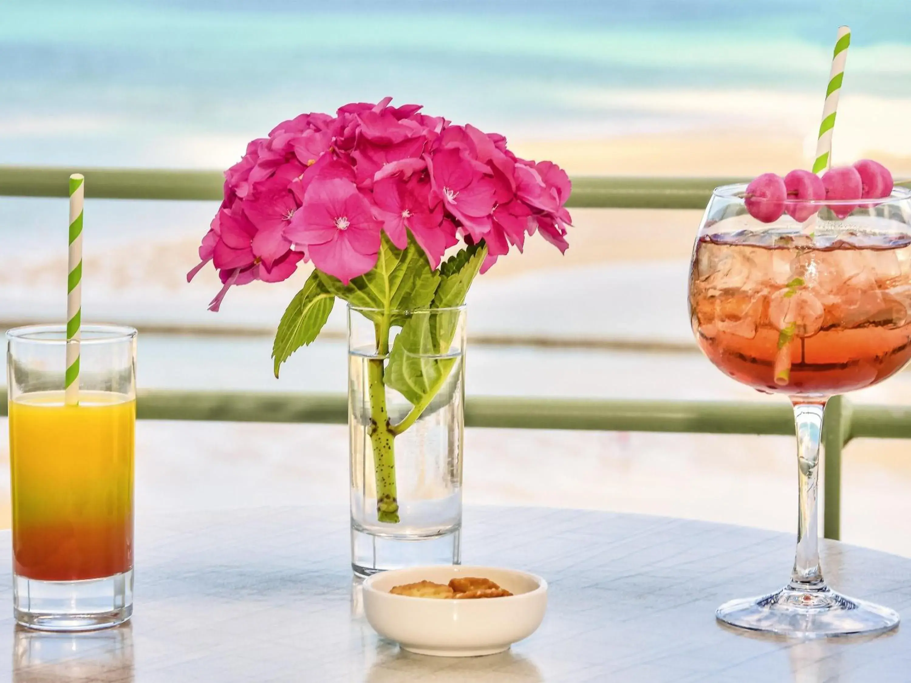 Lounge or bar in Mercure Granville Le Grand Large Lounge or bar in Mercure Granville Le Grand Large