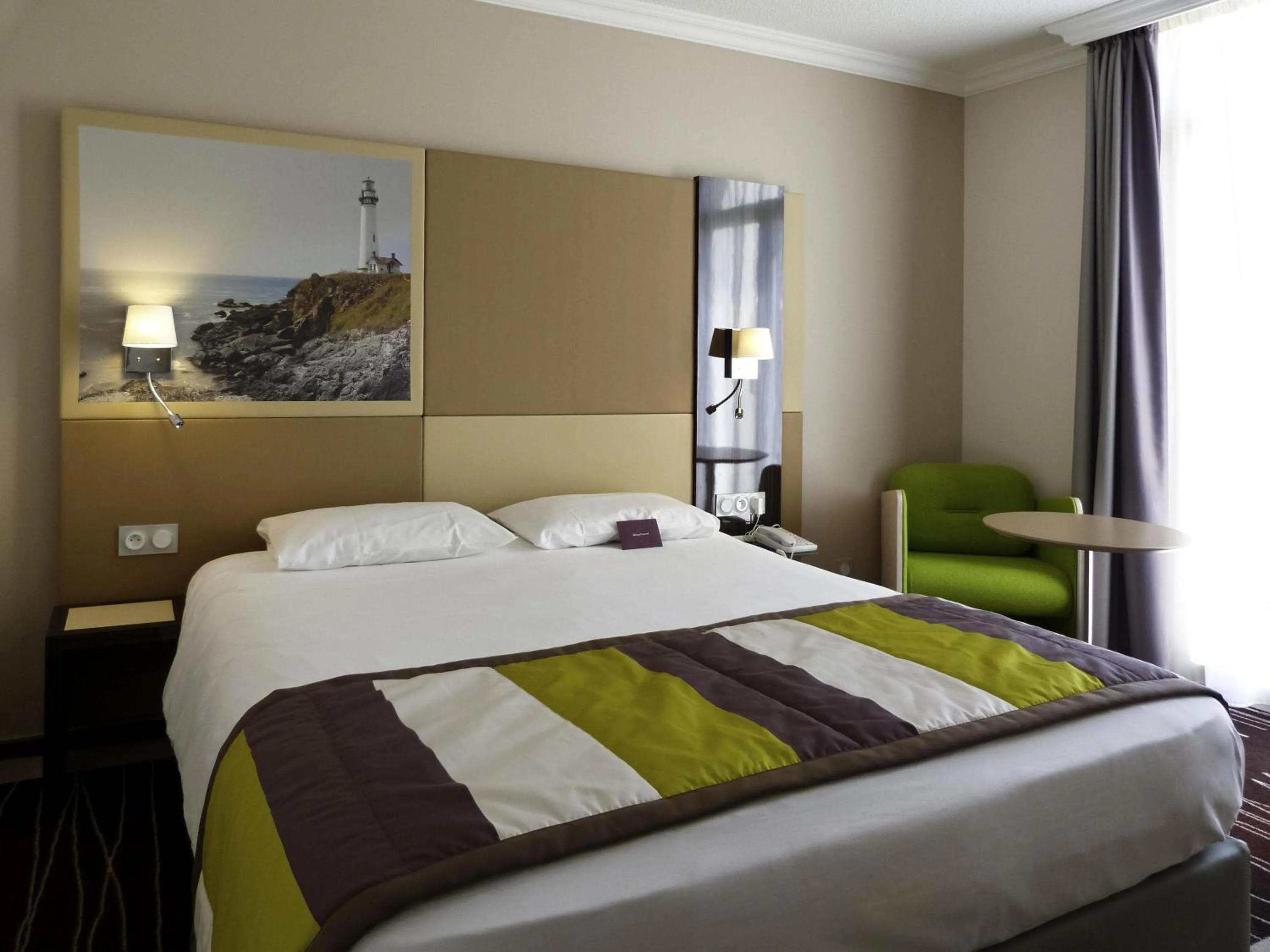 Bedroom, Bed in Mercure Granville Le Grand Large