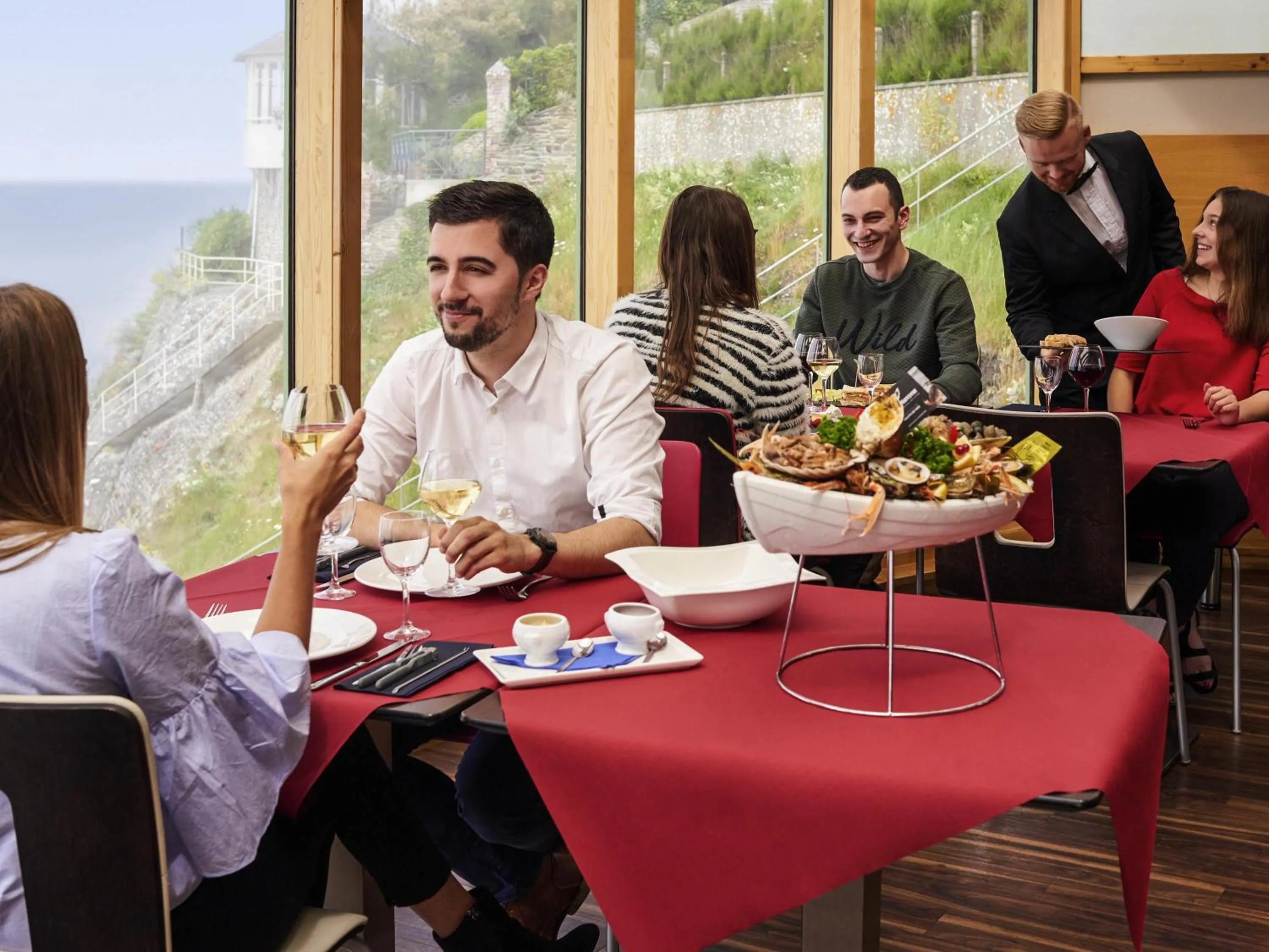 Lounge or bar in Mercure Granville Le Grand Large