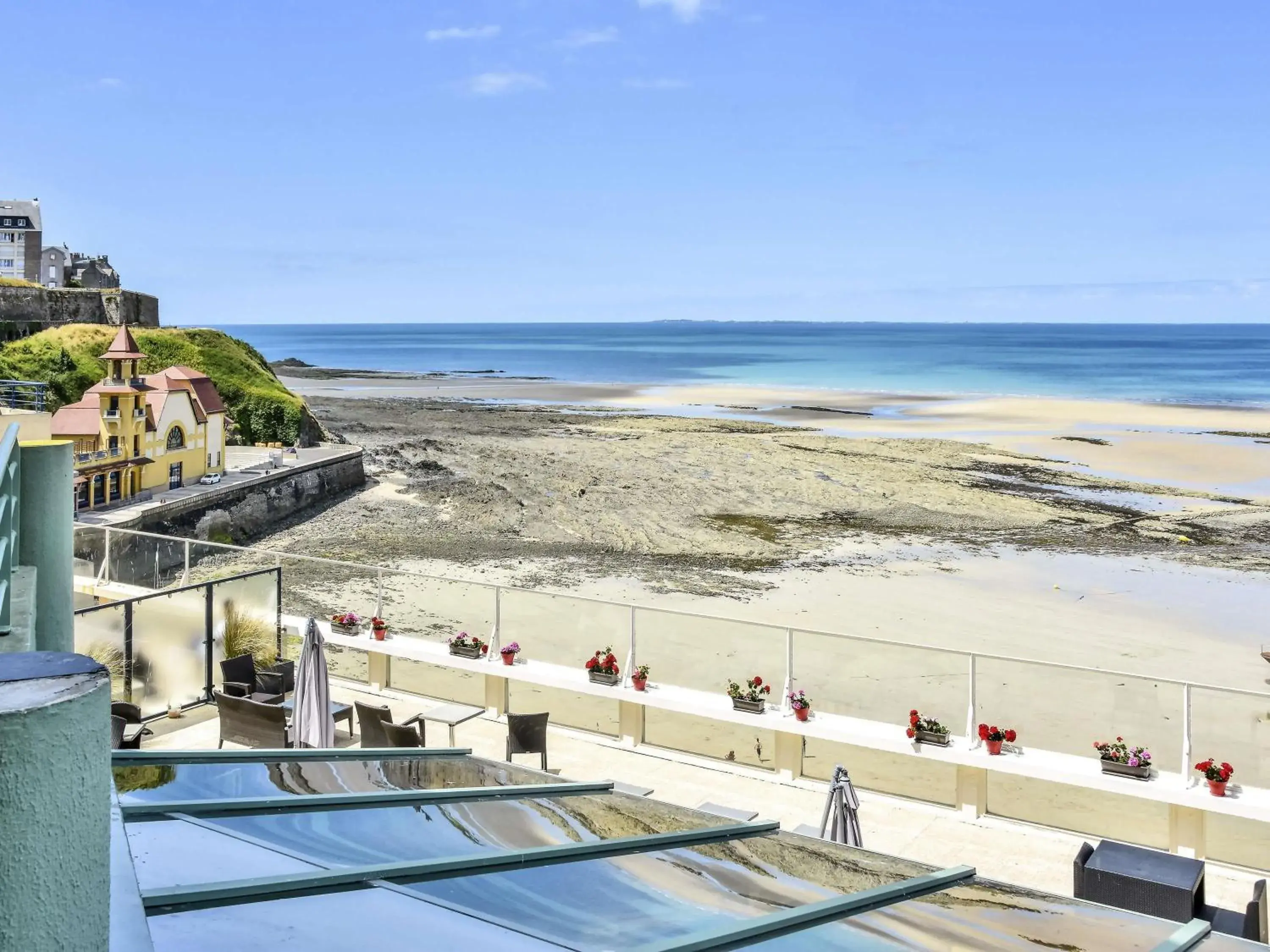 Bedroom in Mercure Granville Le Grand Large Bedroom in Mercure Granville Le Grand Large