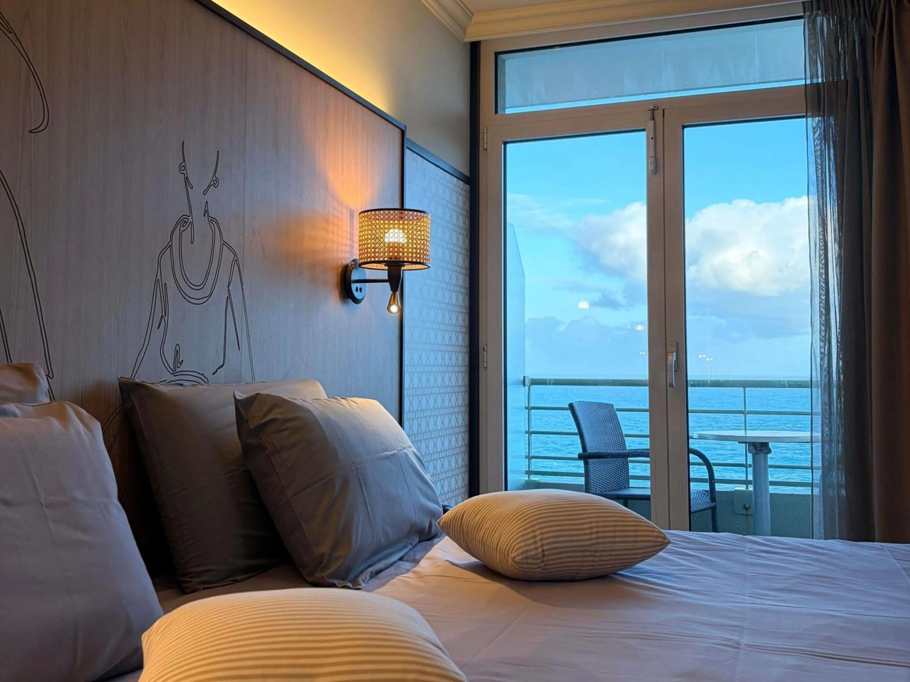 Bedroom, Bed in Mercure Granville Le Grand Large