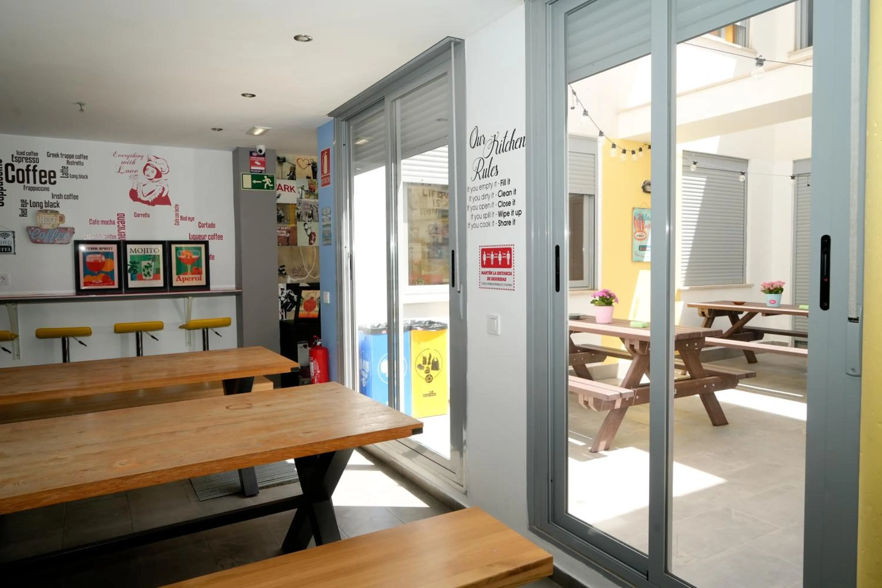 Dining area in New Art Hostel - Albergue Juvenil