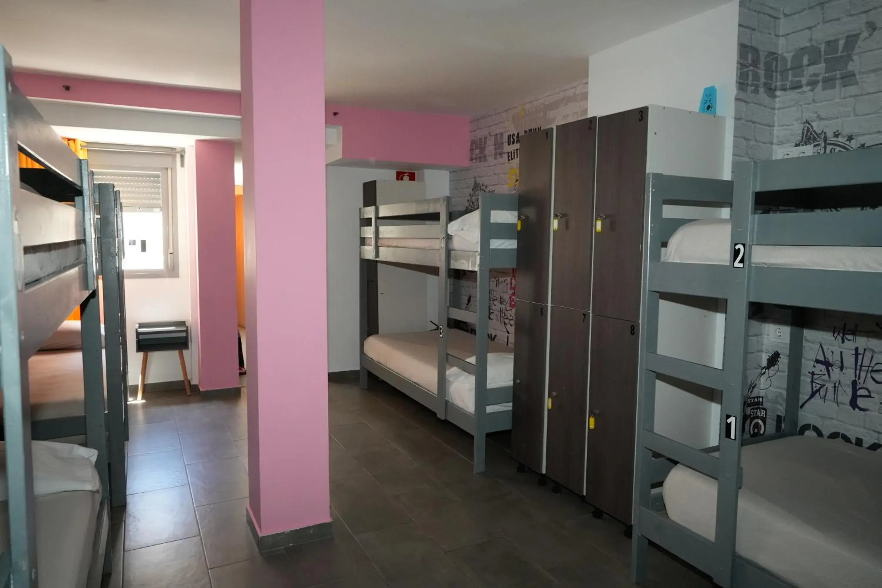 Single Bed in Female Dormitory Room in New Art Hostel - Albergue Juvenil Single Bed in Female Dormitory Room in New Art Hostel - Albergue Juvenil
