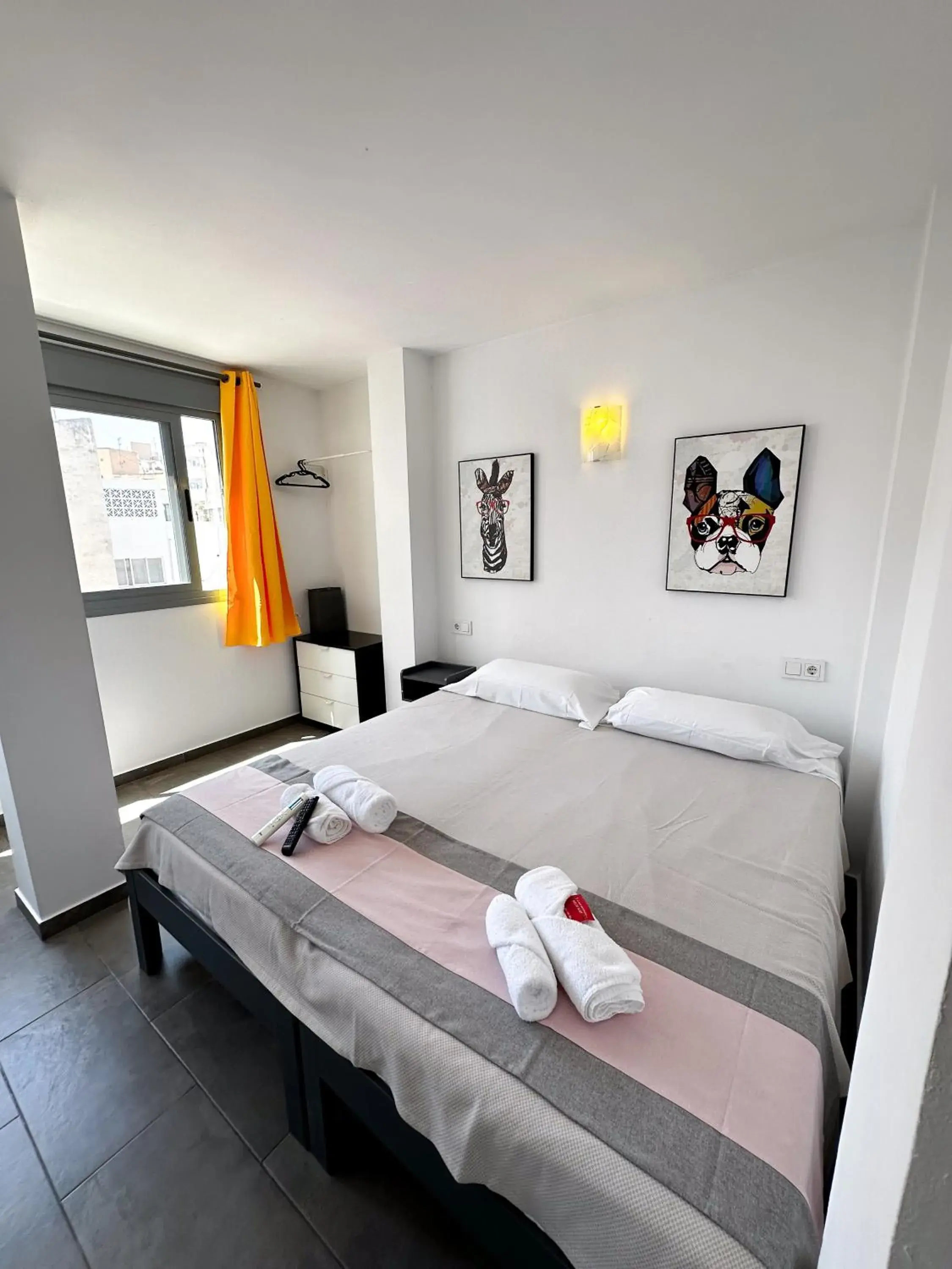 Double Room with Private Bathroom in New Art Hostel - Albergue Juvenil Double Room with Private Bathroom in New Art Hostel - Albergue Juvenil