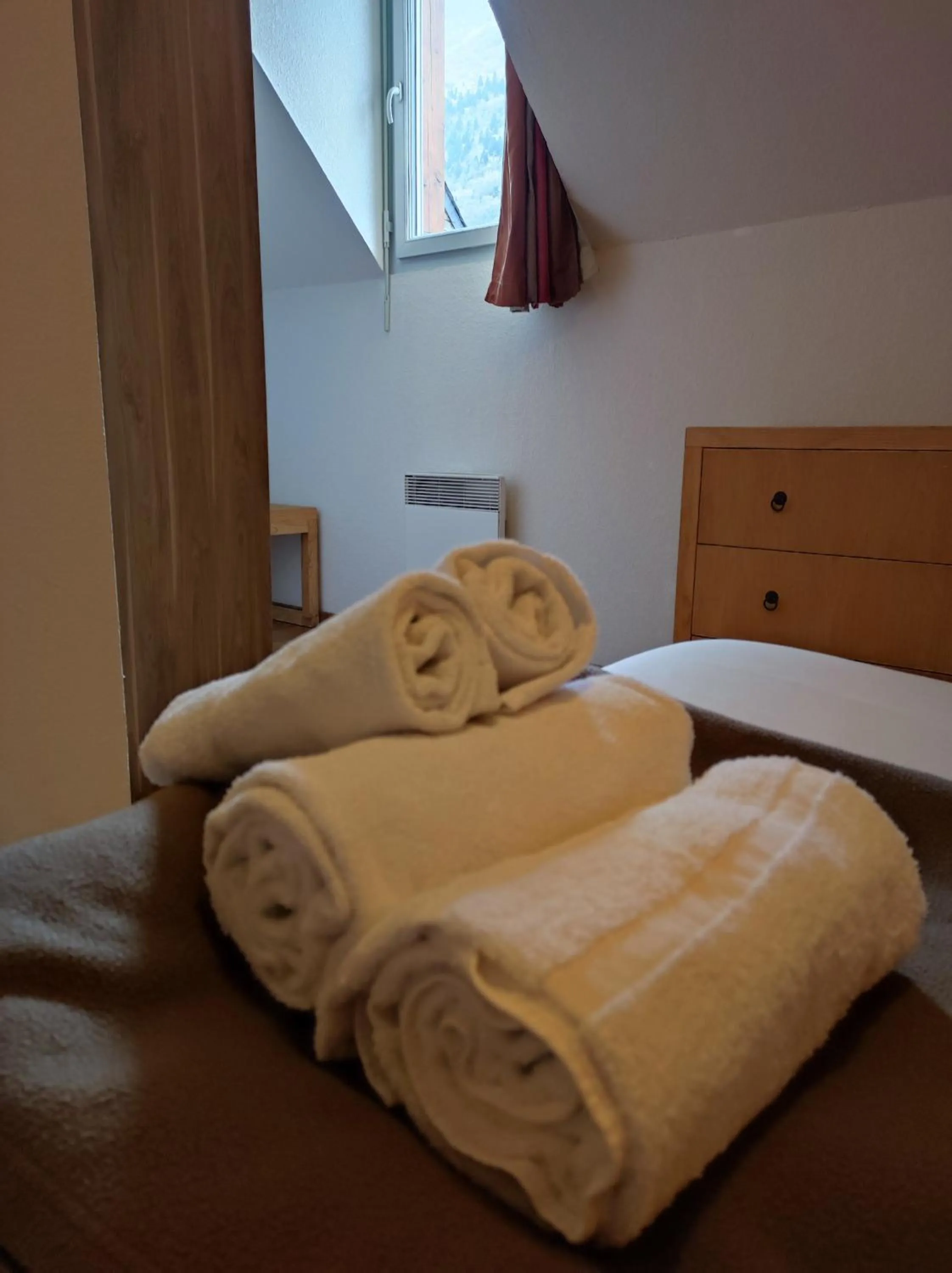 towels, Bed in Résidence Val de Roland