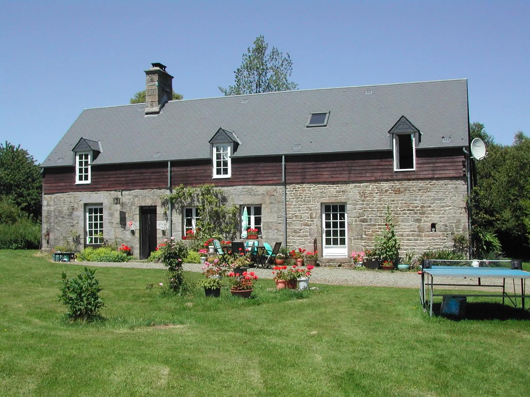 Property building in L'Auvraire B&B