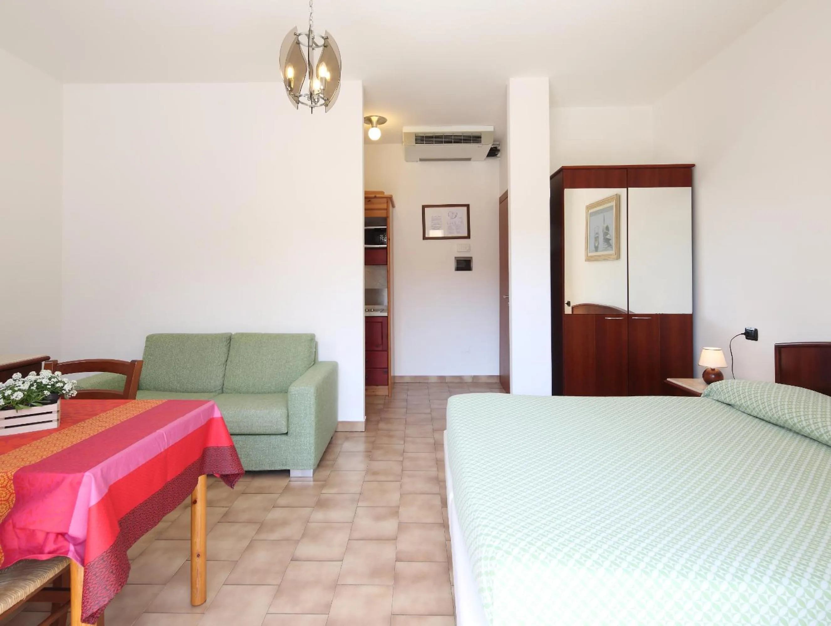 Kitchen or kitchenette, Bed in Residence Hotel Kriss