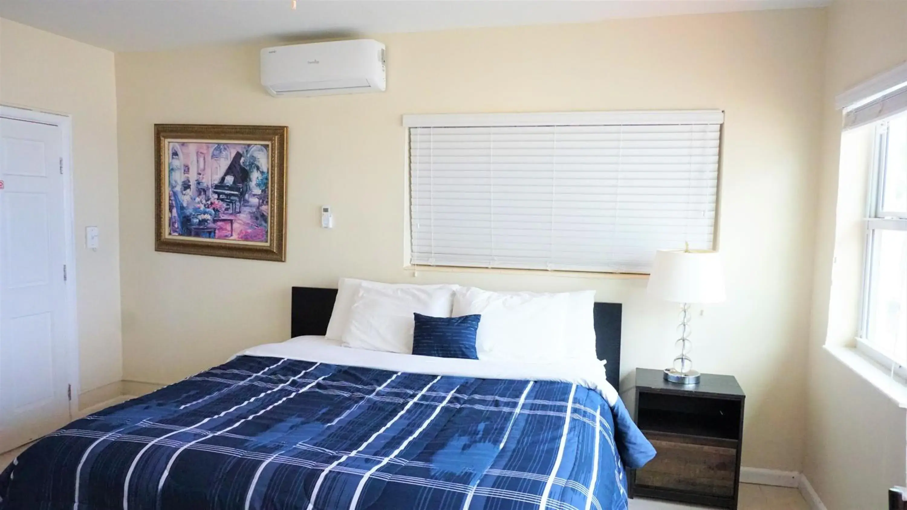 Bed in Golden Sand Oceanfront Bed in Golden Sand Oceanfront