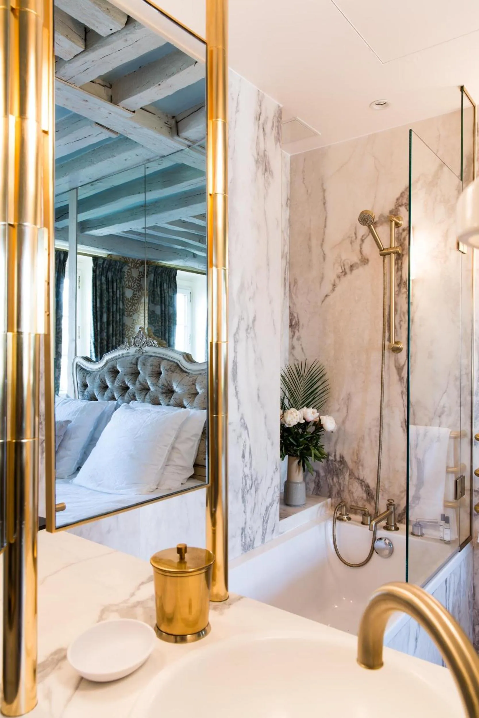 Bathroom, Bed in Hôtel Le Relais Saint-Germain
