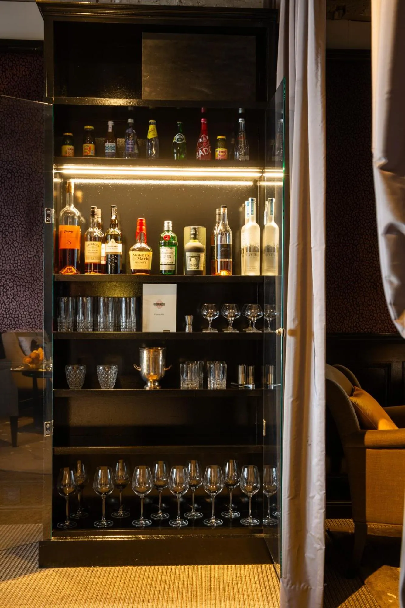 Living room in Hôtel Le Relais Saint-Germain