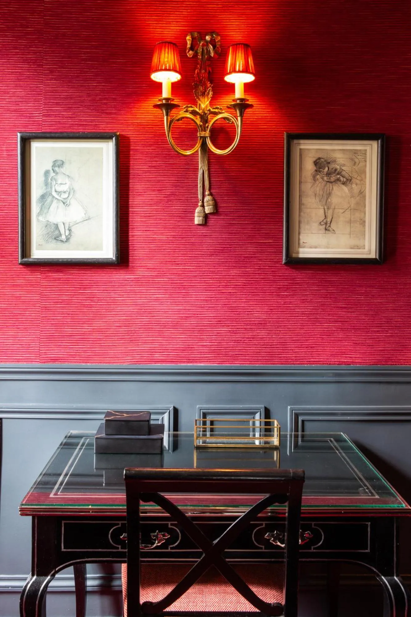 Bedroom in Hôtel Le Relais Saint-Germain