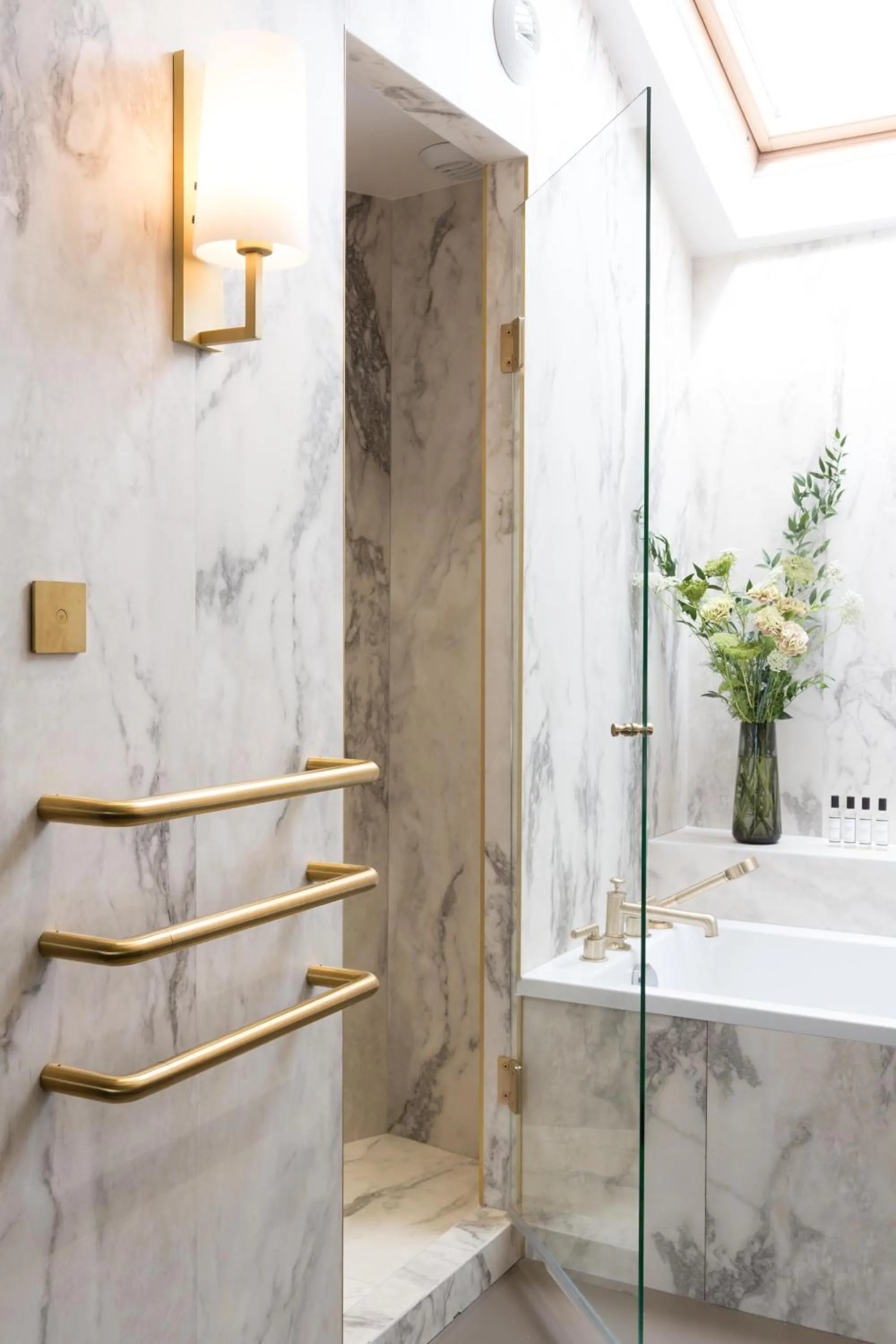 Bathroom in Hôtel Le Relais Saint-Germain