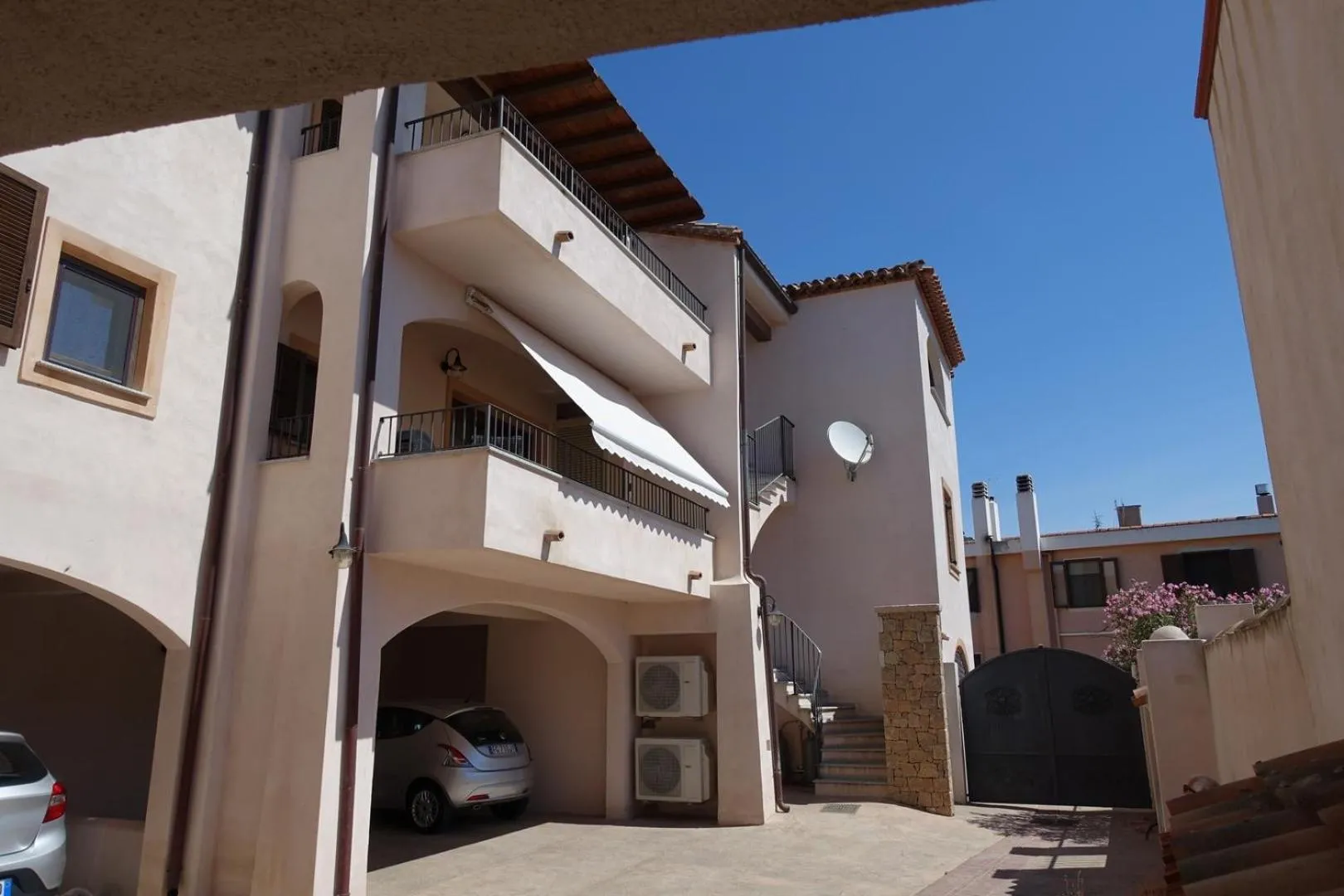 Property building in Casa Vacanze Pedras