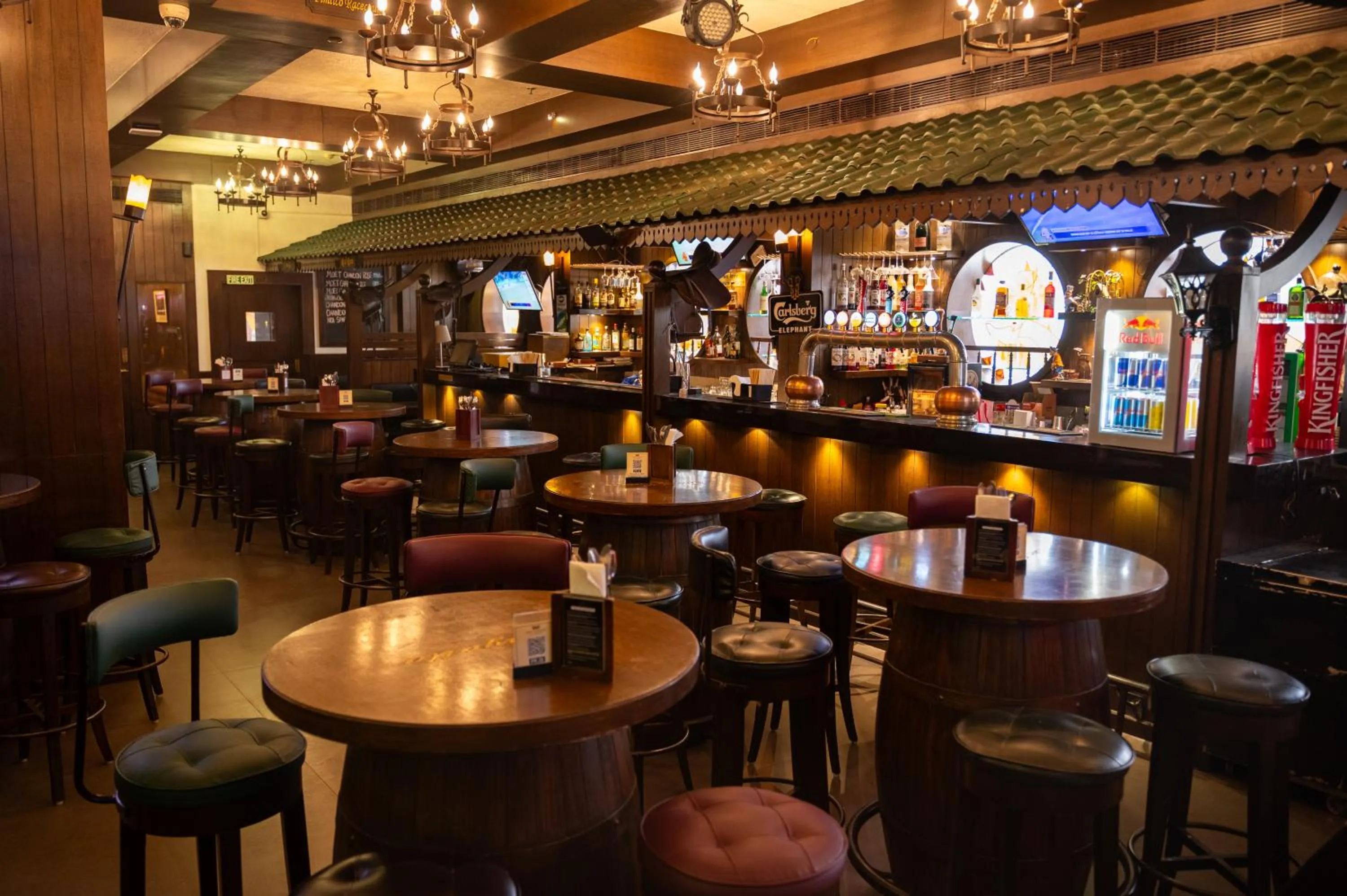 Restaurant/places to eat in Hotel Peninsula Redpine