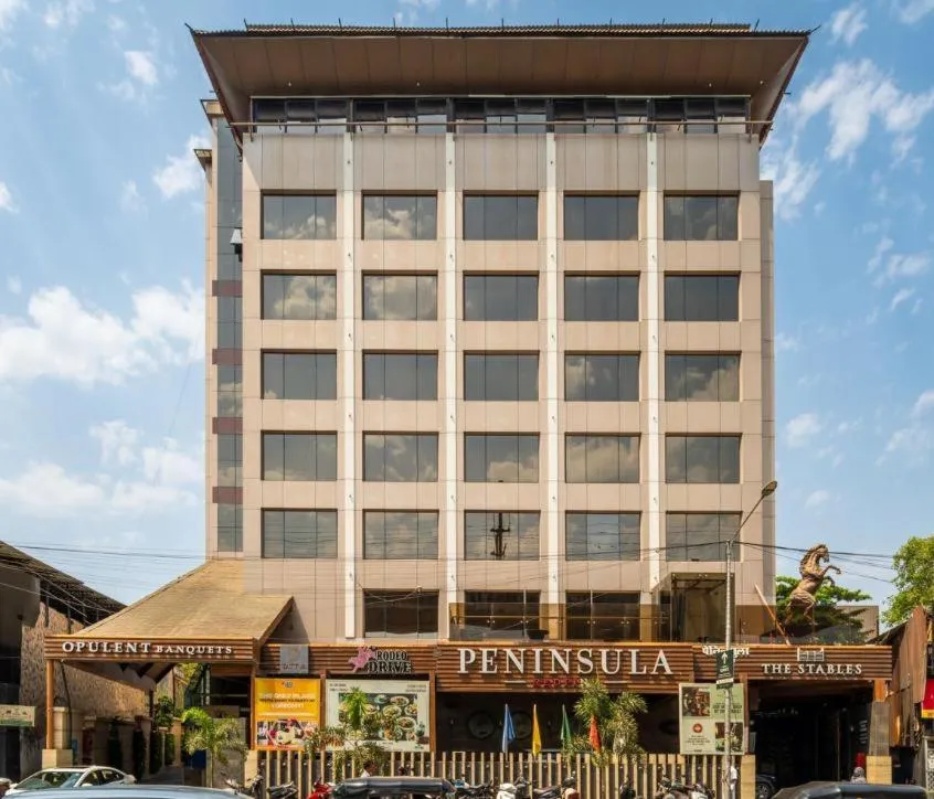 Property building in Hotel Peninsula Redpine