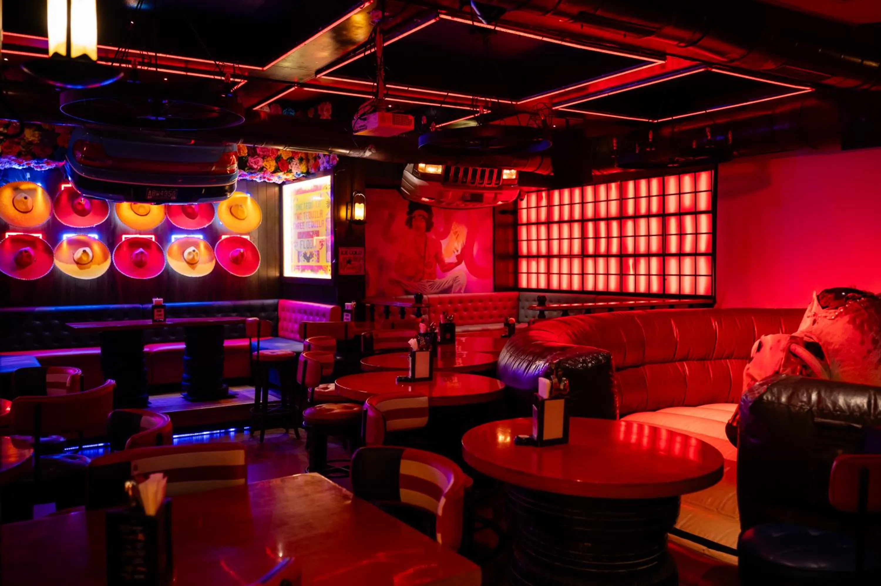 Lounge or bar in Hotel Peninsula Redpine