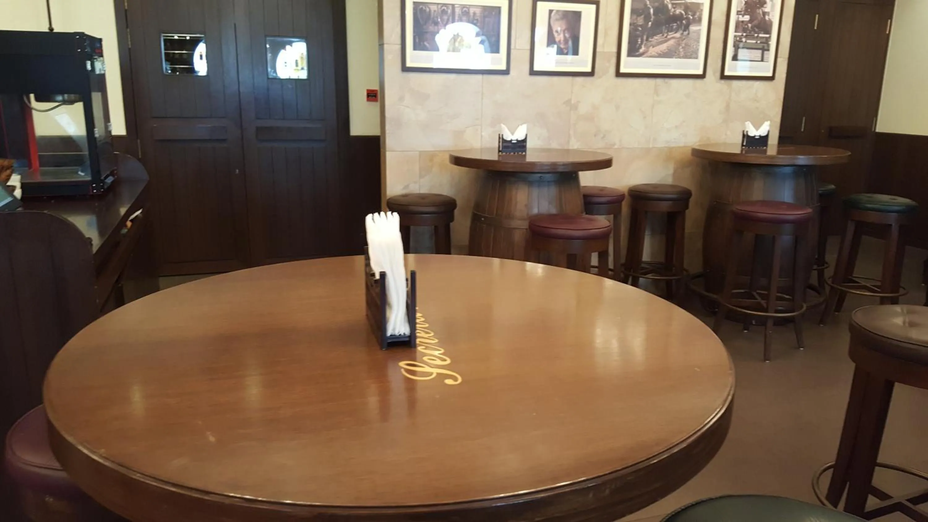 Restaurant/places to eat in Hotel Peninsula Redpine