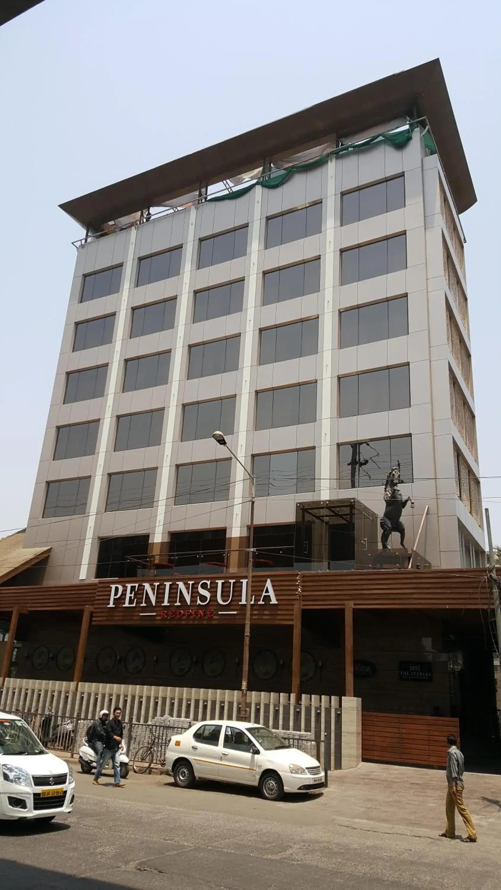 Property building in Hotel Peninsula Redpine Property building in Hotel Peninsula Redpine