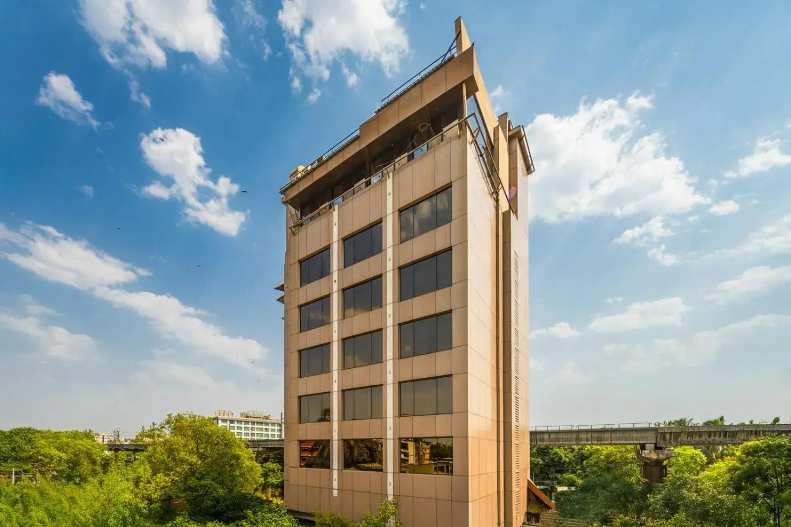 Property building in Hotel Peninsula Redpine Property building in Hotel Peninsula Redpine