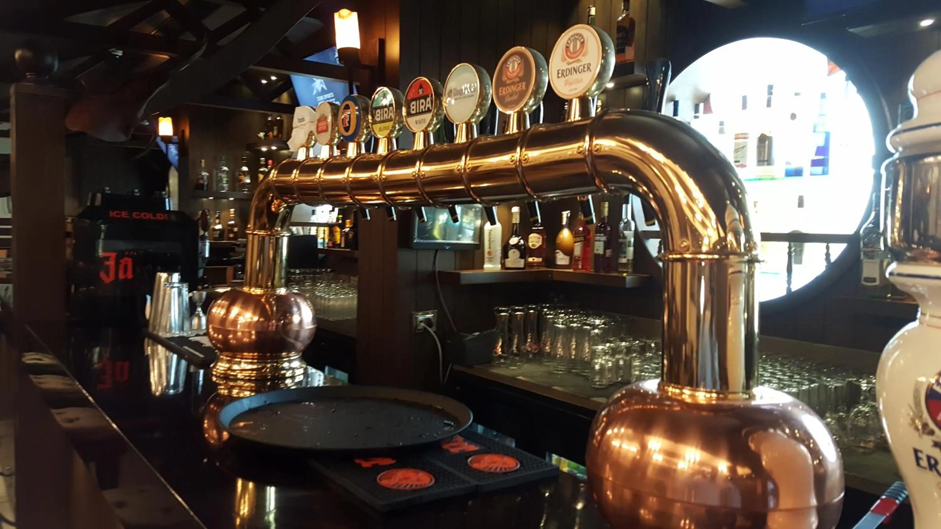 Food and drinks in Hotel Peninsula Redpine