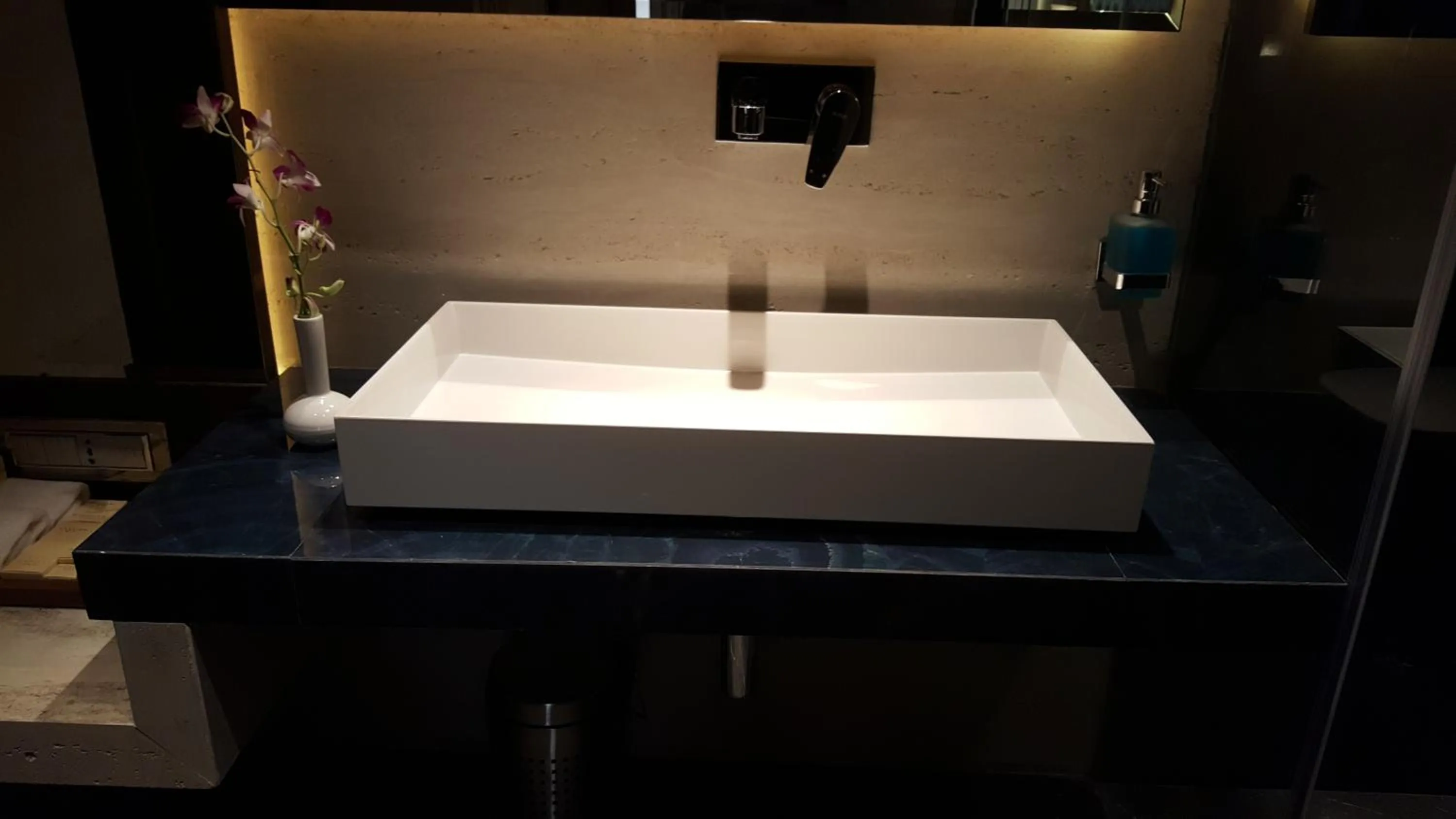 Bathroom in Hotel Peninsula Redpine