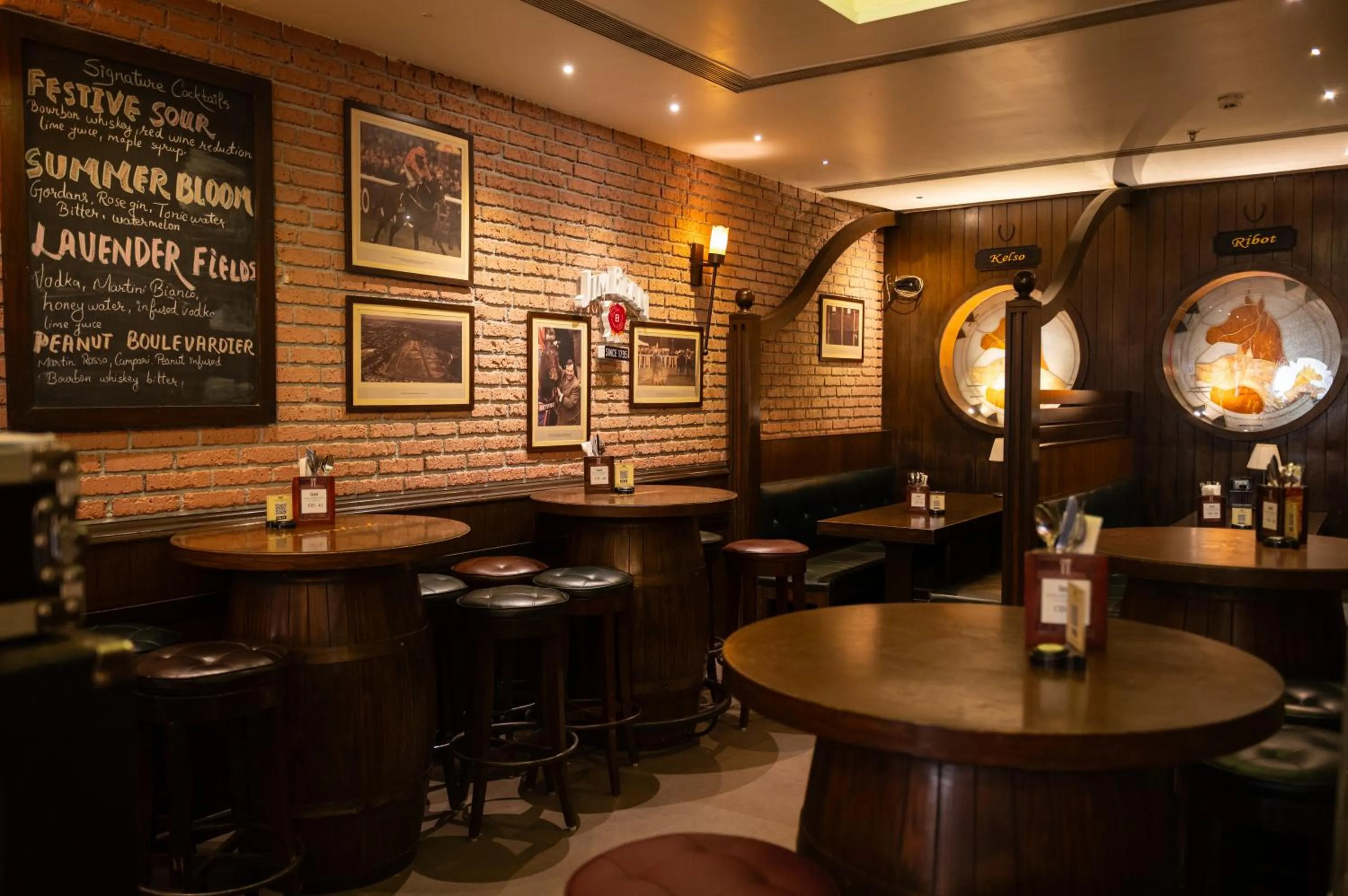 Restaurant/places to eat in Hotel Peninsula Redpine