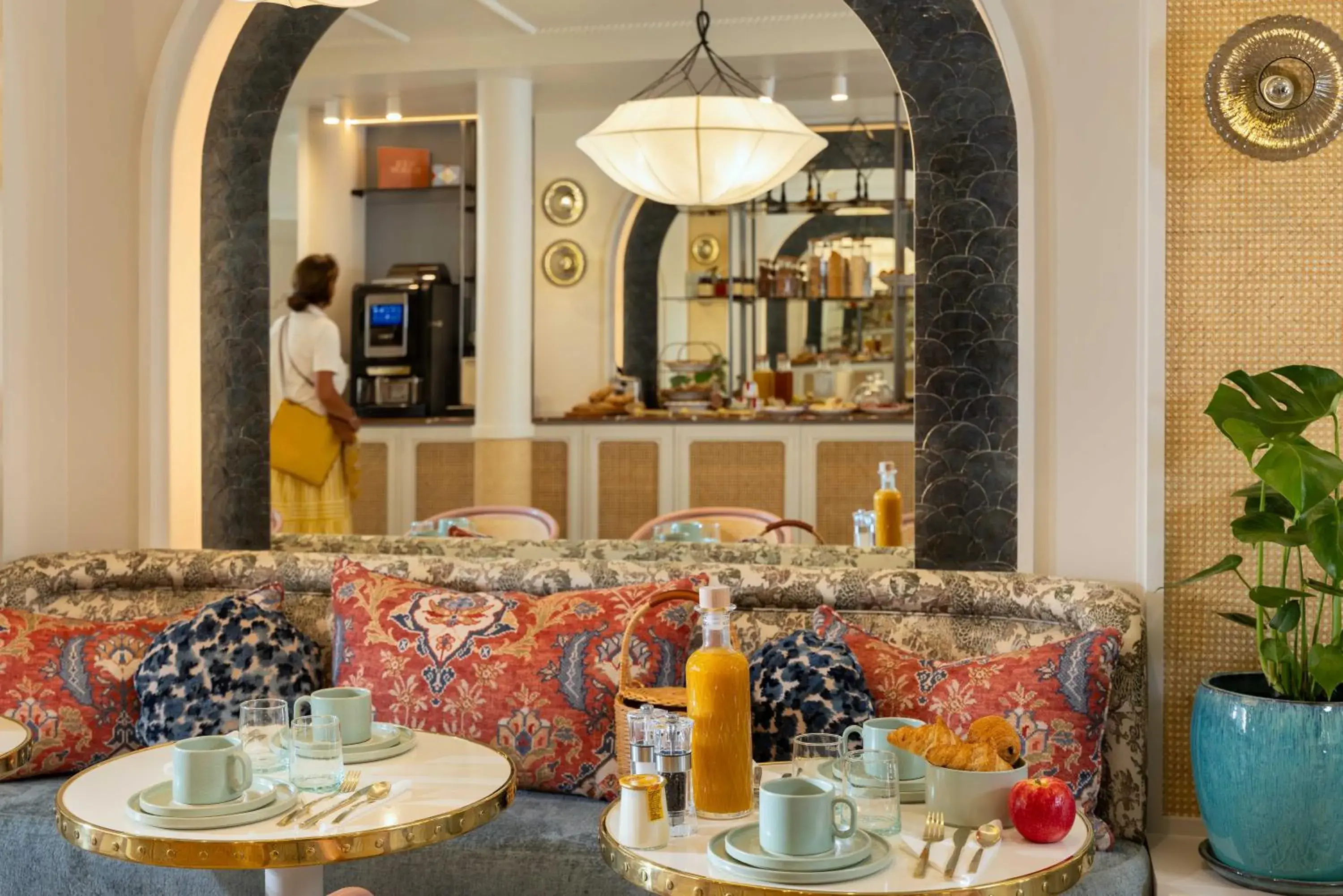 Breakfast in Hôtel l'Inattendu Breakfast in Hôtel l'Inattendu